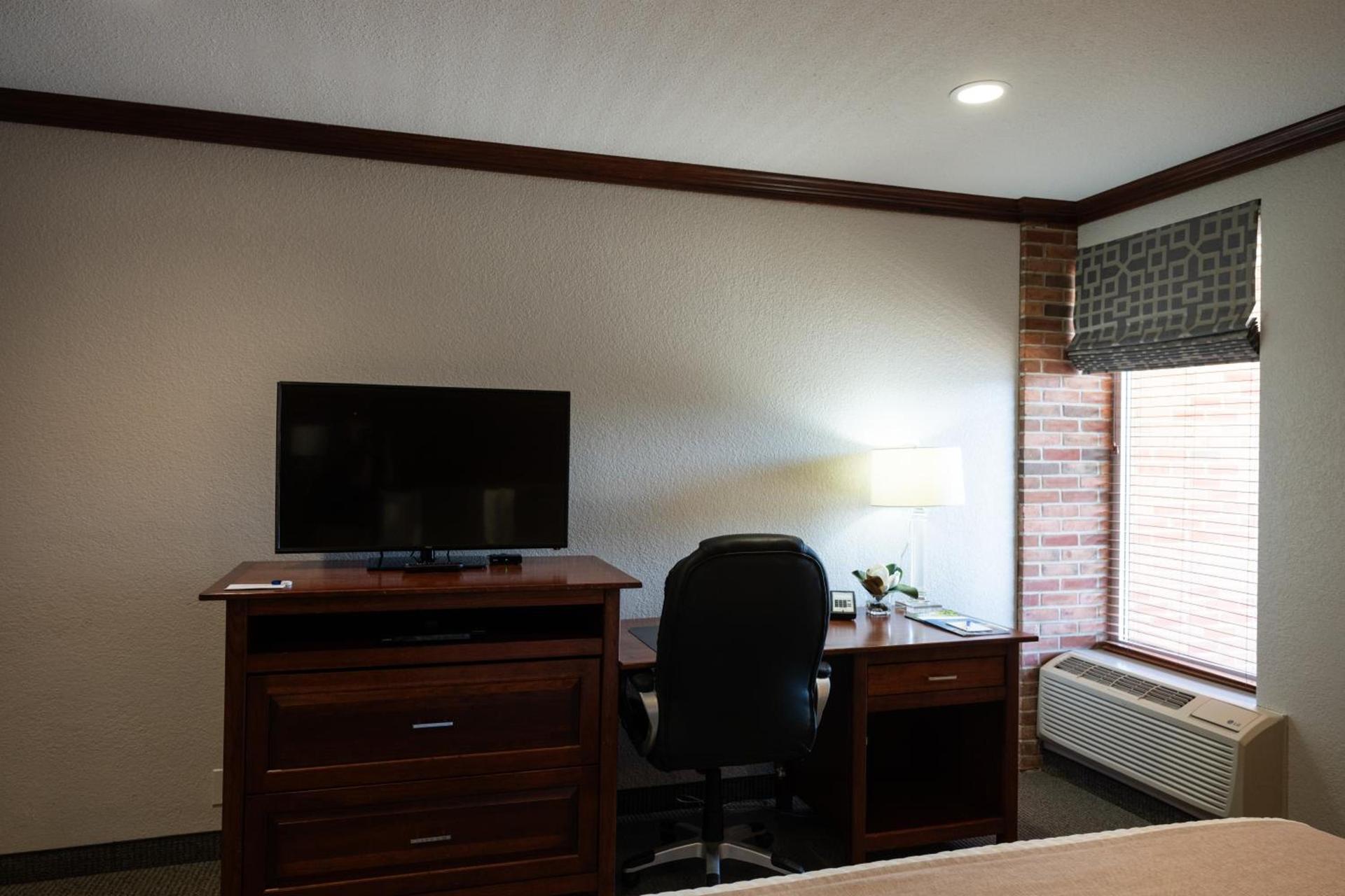 Hillsdale College Dow Hotel and Conference Center photo 44