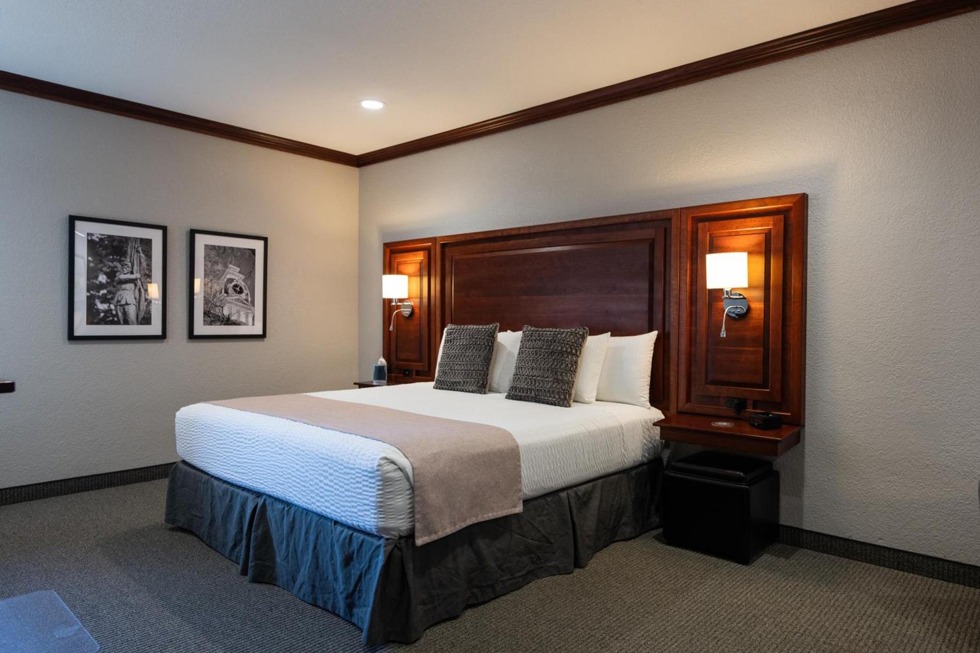 Hillsdale College Dow Hotel and Conference Center photo 52