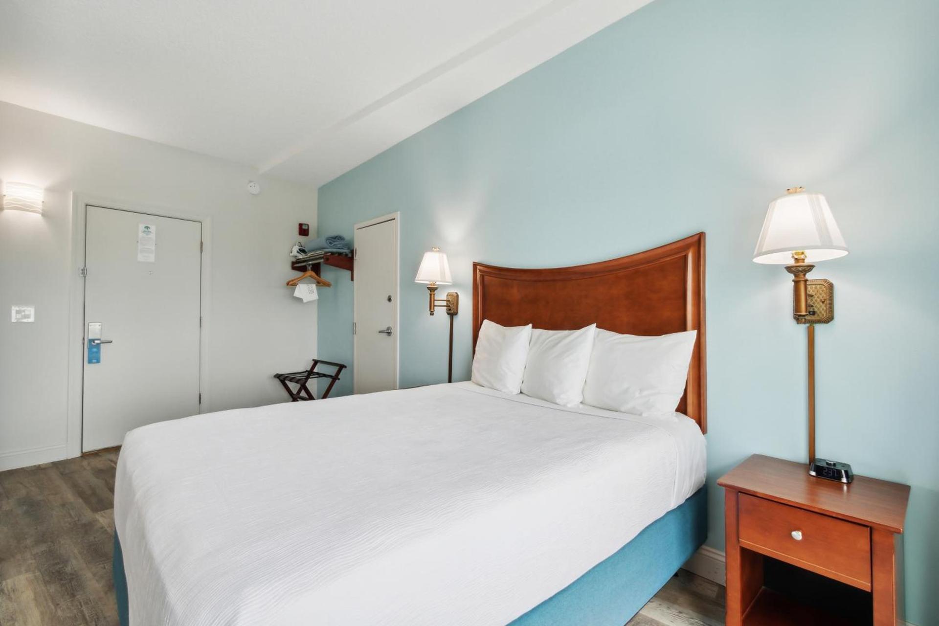 Seahorse Oceanfront Inn photo 44