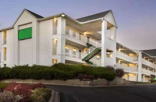 Birch Hill Suites Kansas City - Independence — hotel in Independence