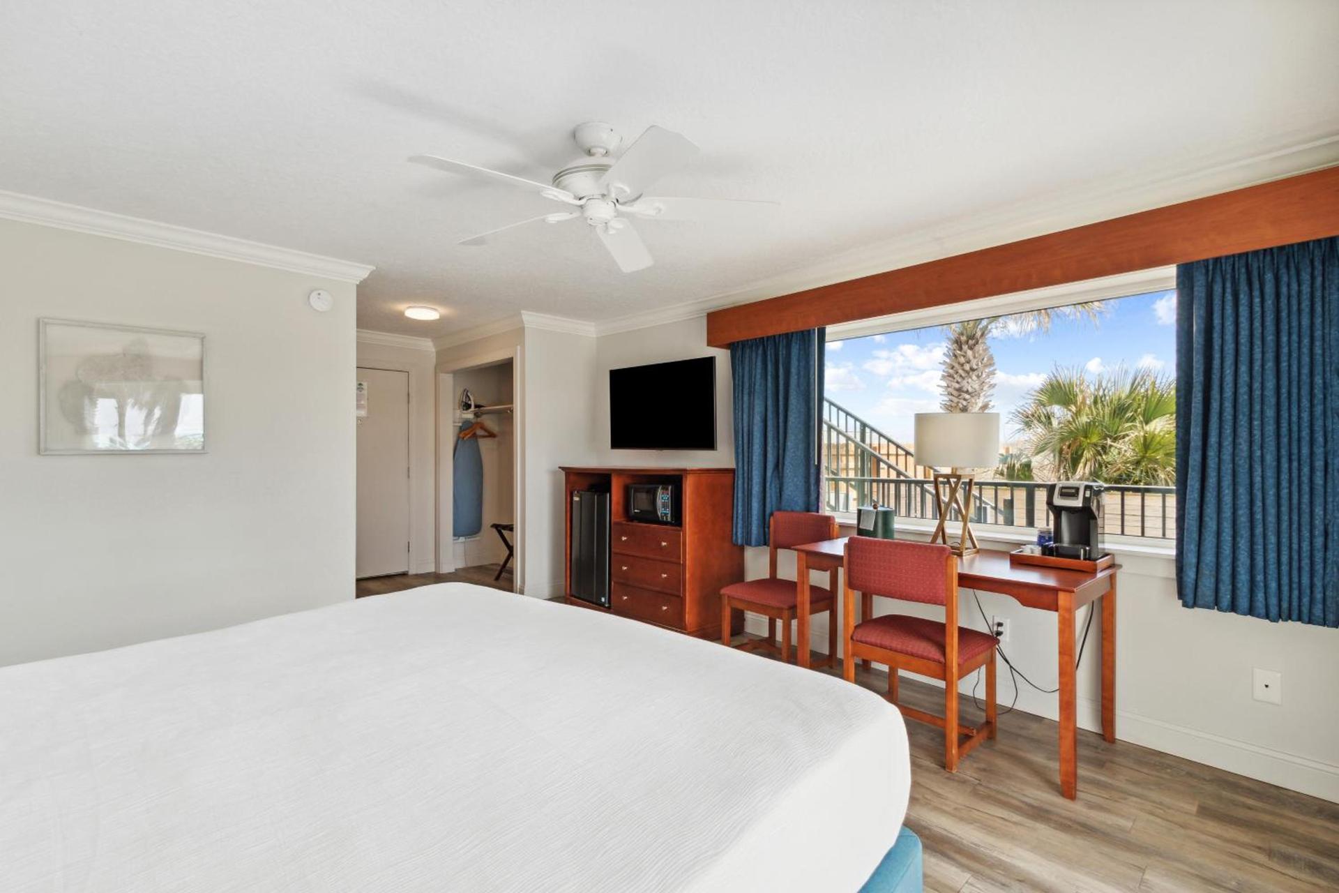 Seahorse Oceanfront Inn photo 31