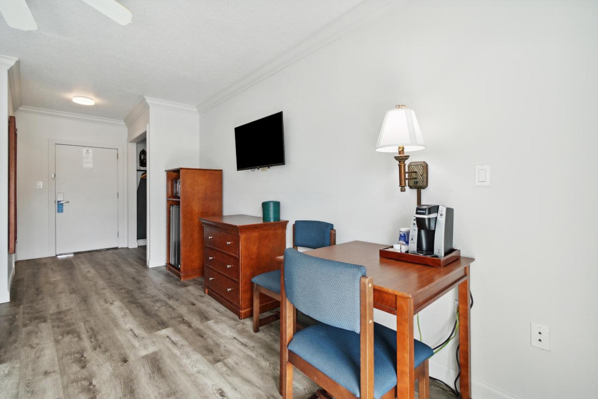 Seahorse Oceanfront Inn photo 26