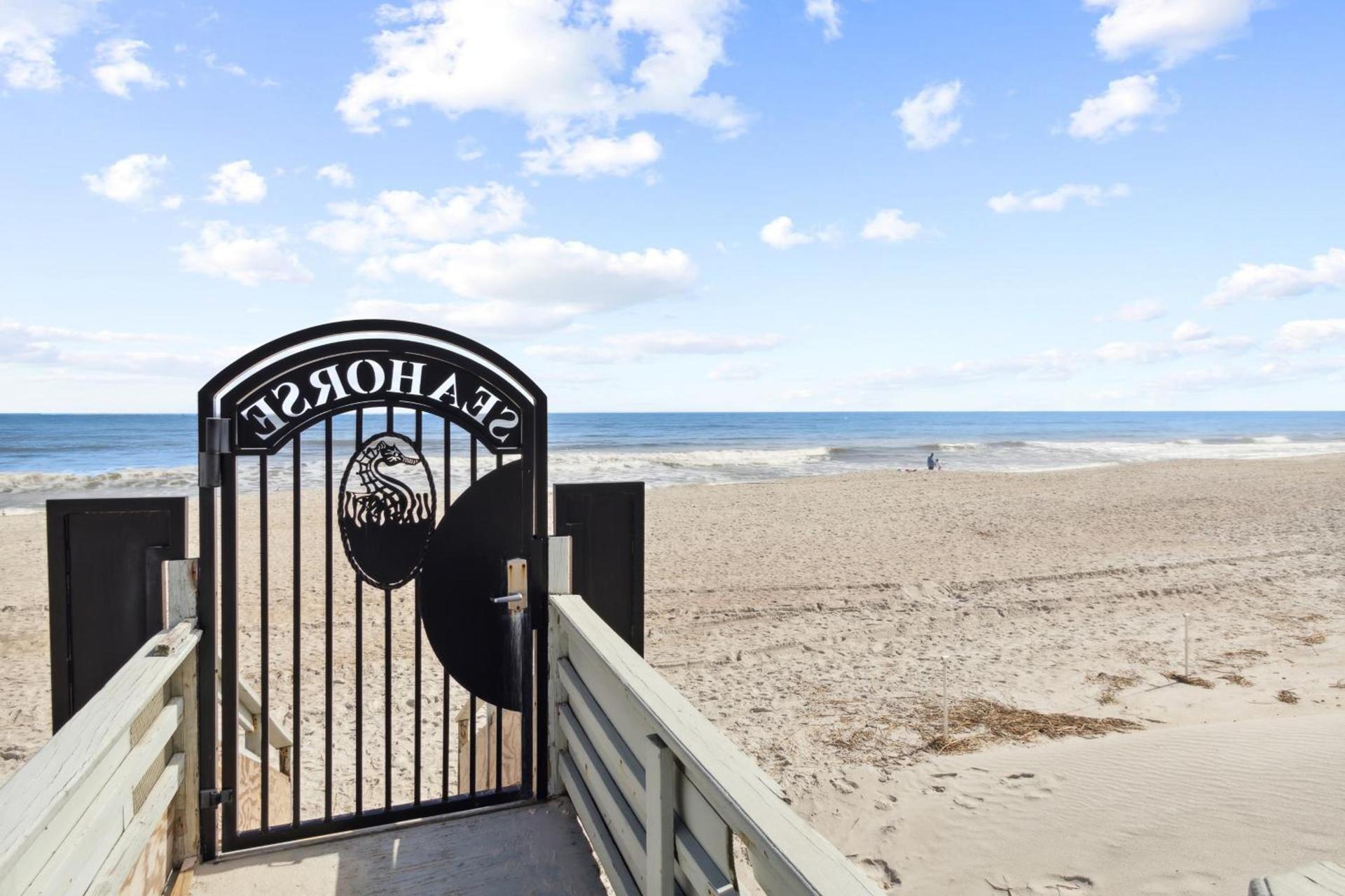 Seahorse Oceanfront Inn photo 87