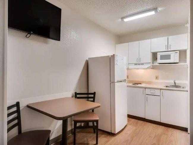 Birch Hill Suites Kansas City - Independence photo 5