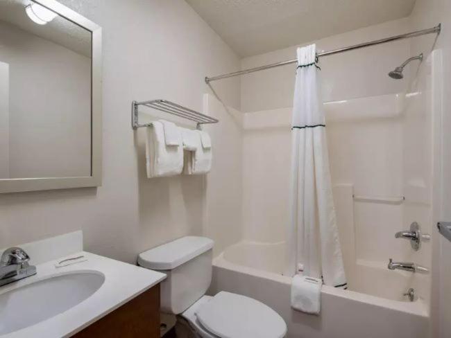 Birch Hill Suites Kansas City - Independence photo 6