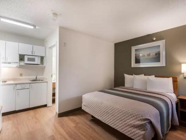 Birch Hill Suites Kansas City - Independence photo 7