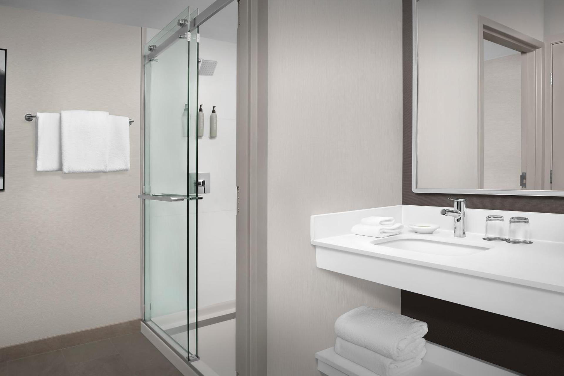 Courtyard by Marriott Portland Tigard photo 7