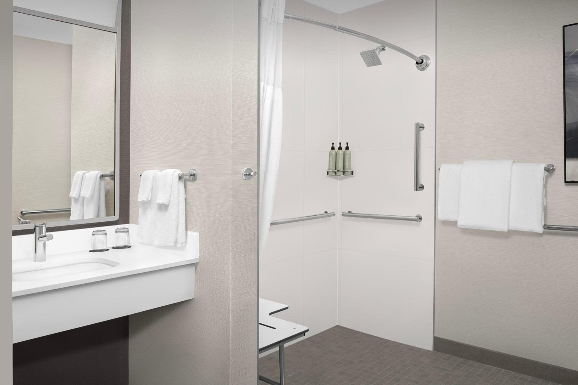 Courtyard by Marriott Portland Tigard photo 12