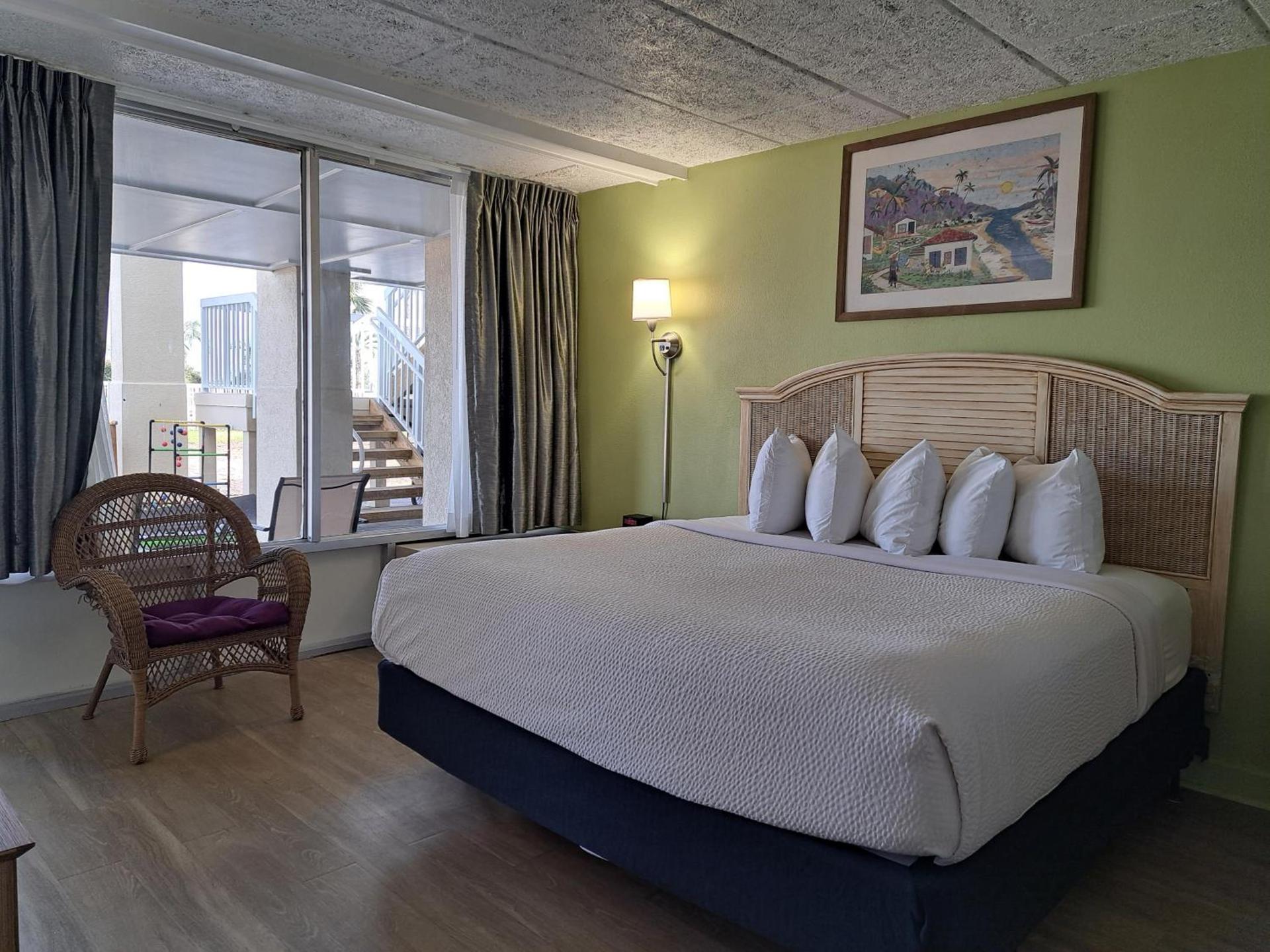 Days Inn & Suites by Wyndham Jekyll Island photo 46