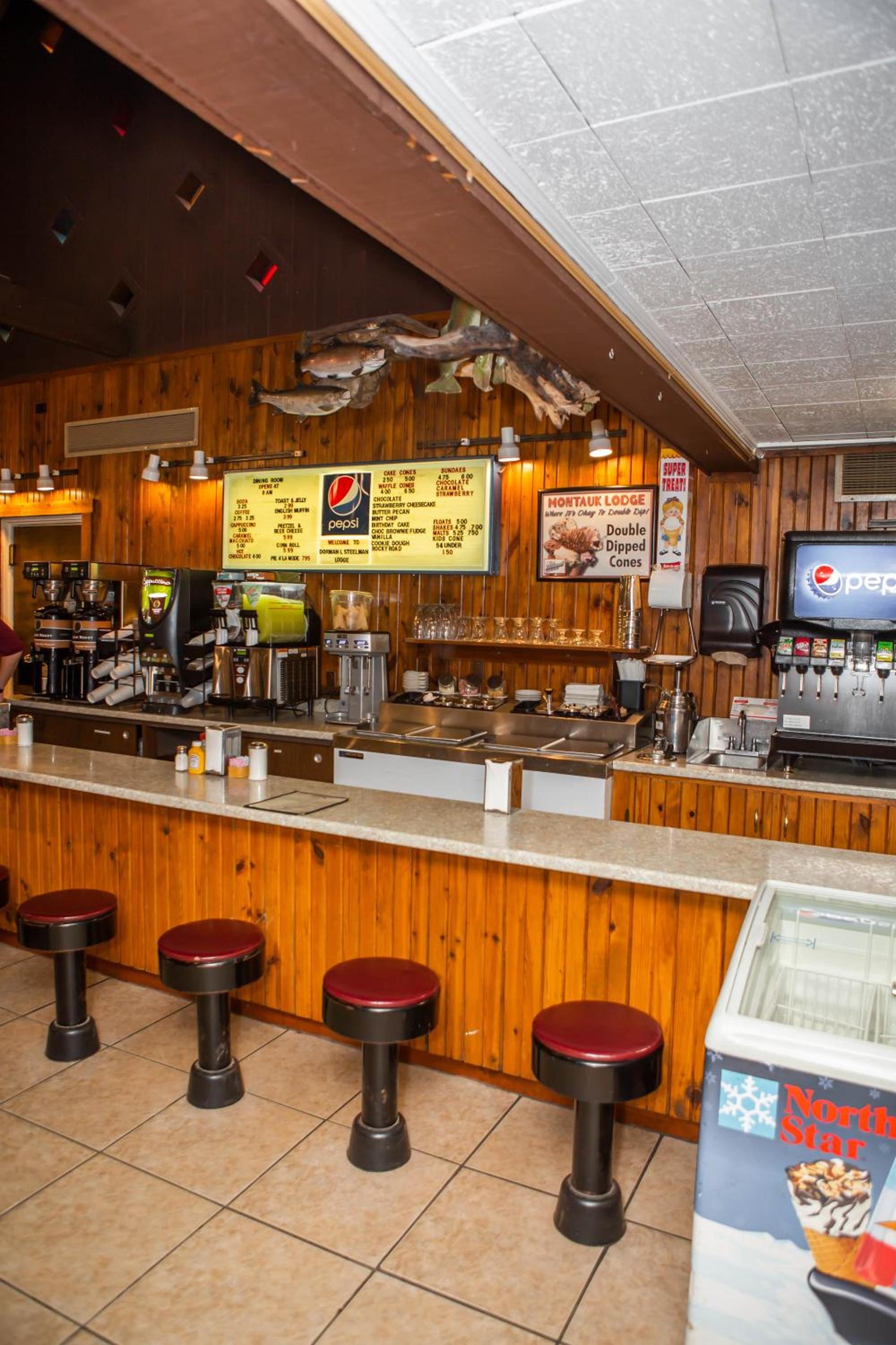 Montauk Lodge photo 20