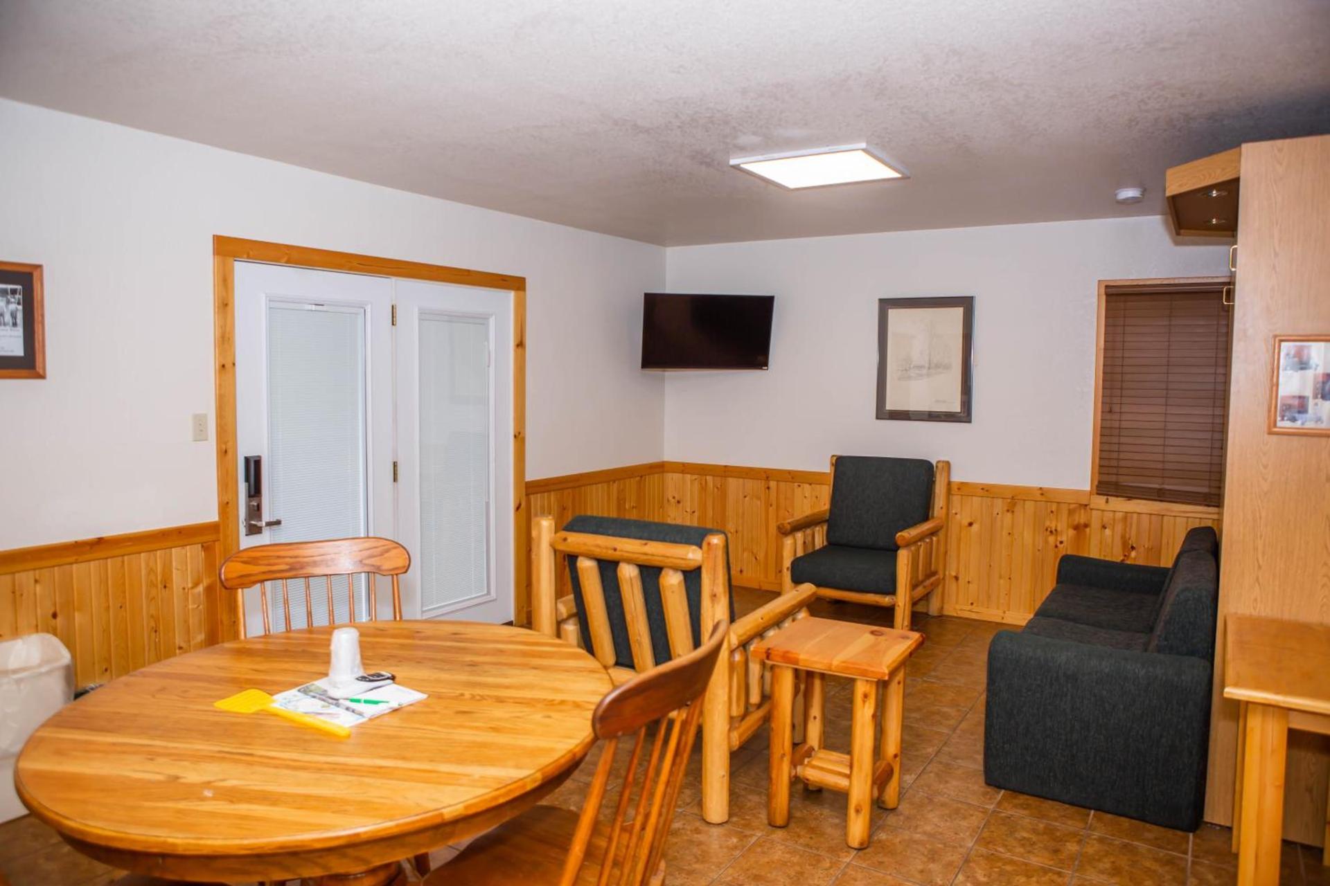 Montauk Lodge photo 24