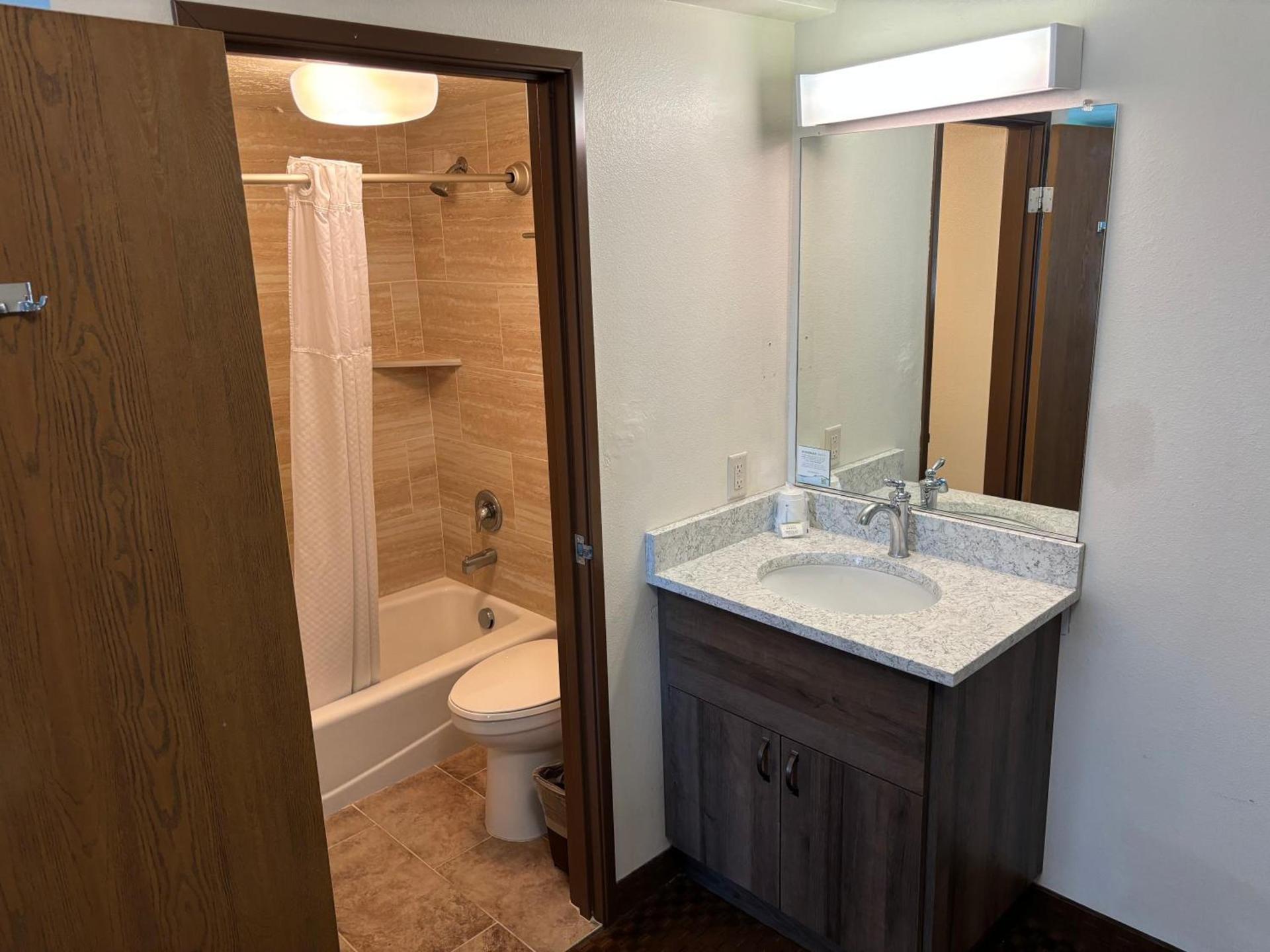Super 8 by Wyndham Rexburg photo 16