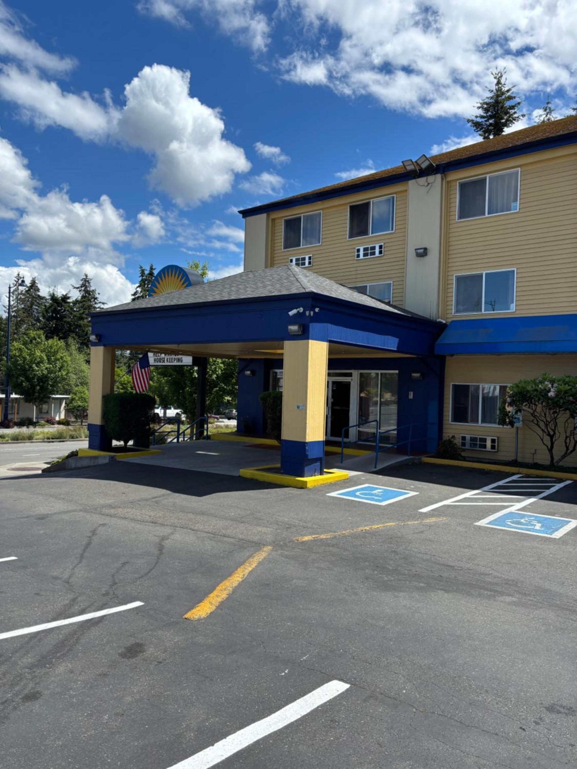 Days Inn by Wyndham Seattle Aurora photo 2