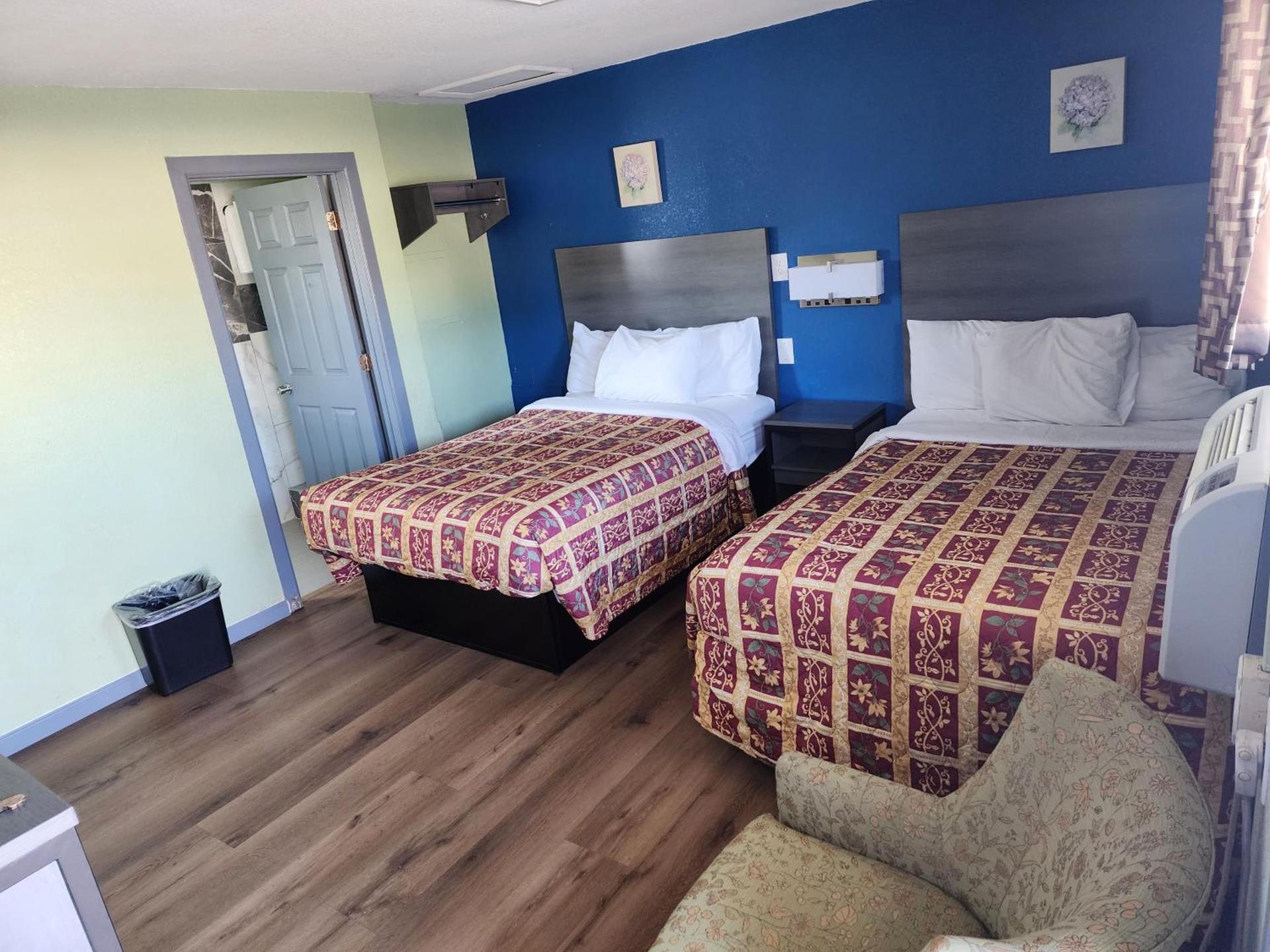 Plaza Motel photo 10