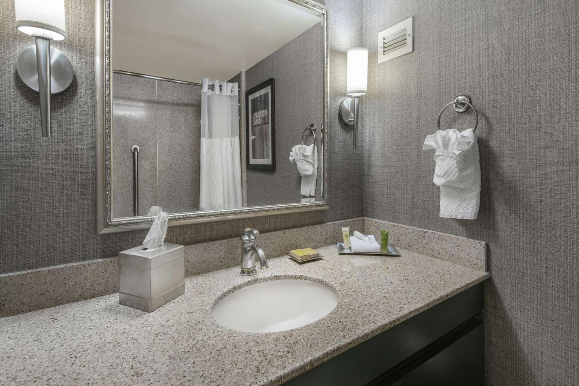 Hilton College Station & Conference Center photo 21