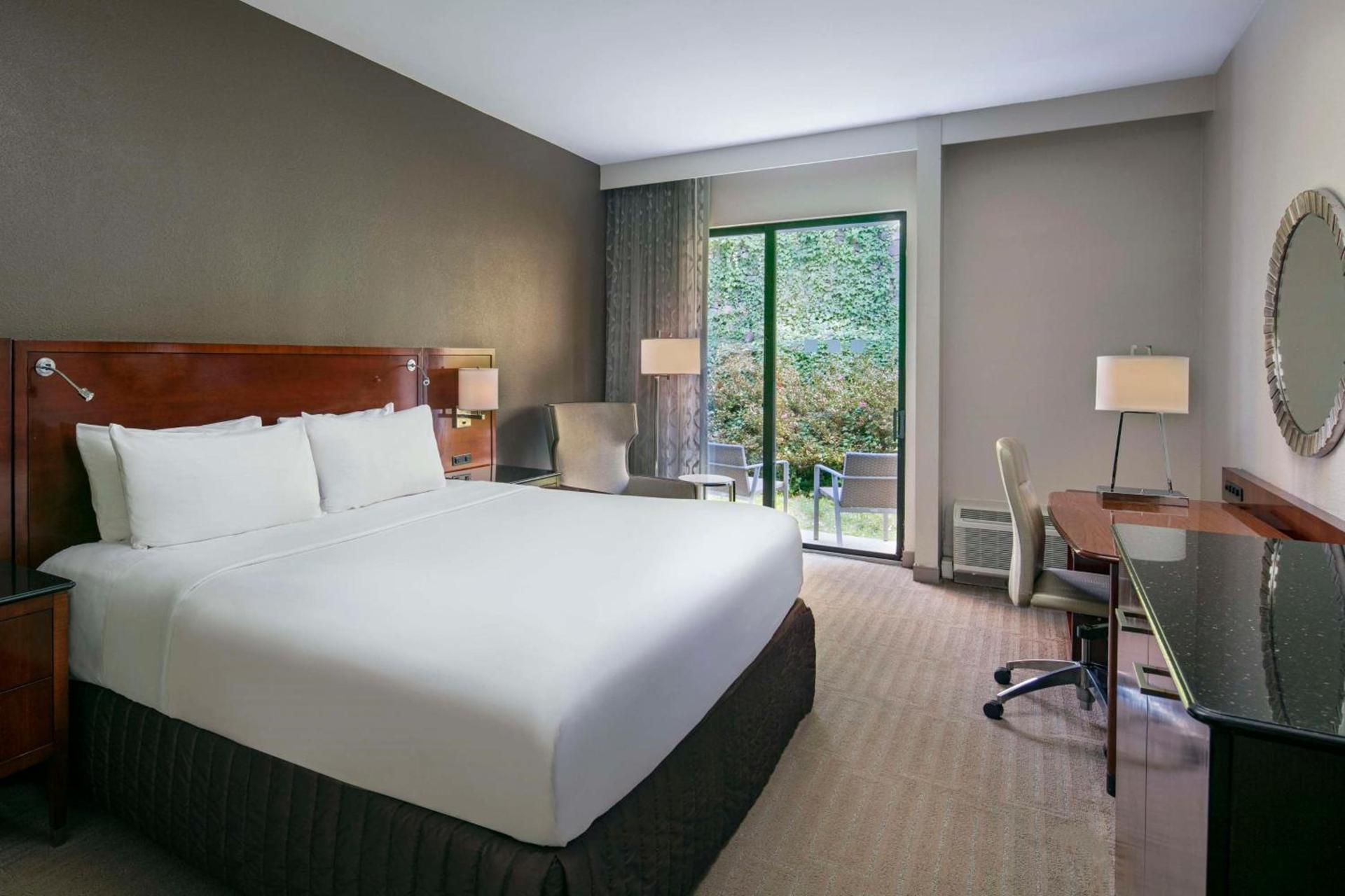 Sonesta Charlotte Lower South End photo 12