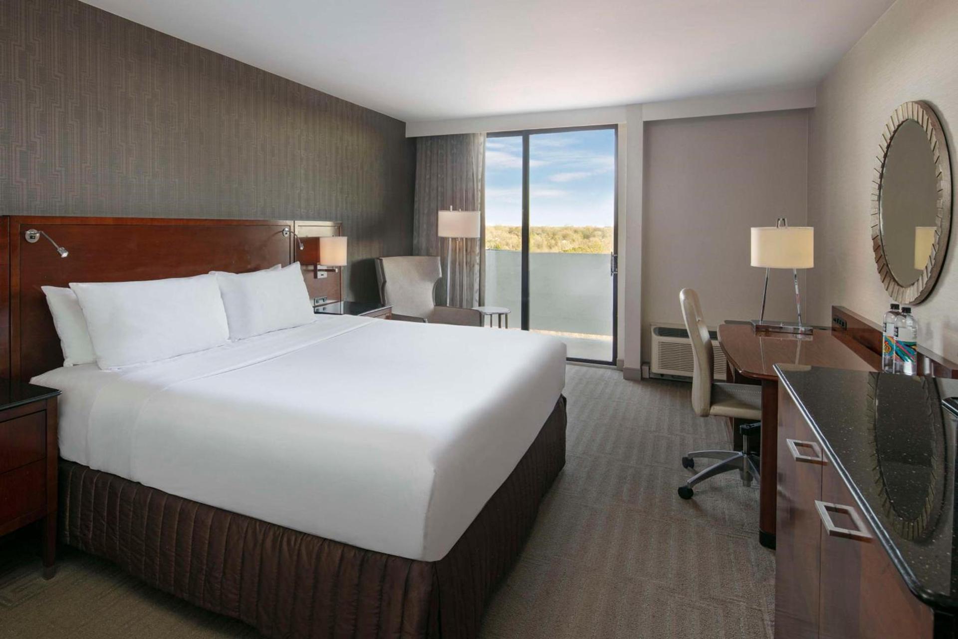 Sonesta Charlotte Lower South End photo 13