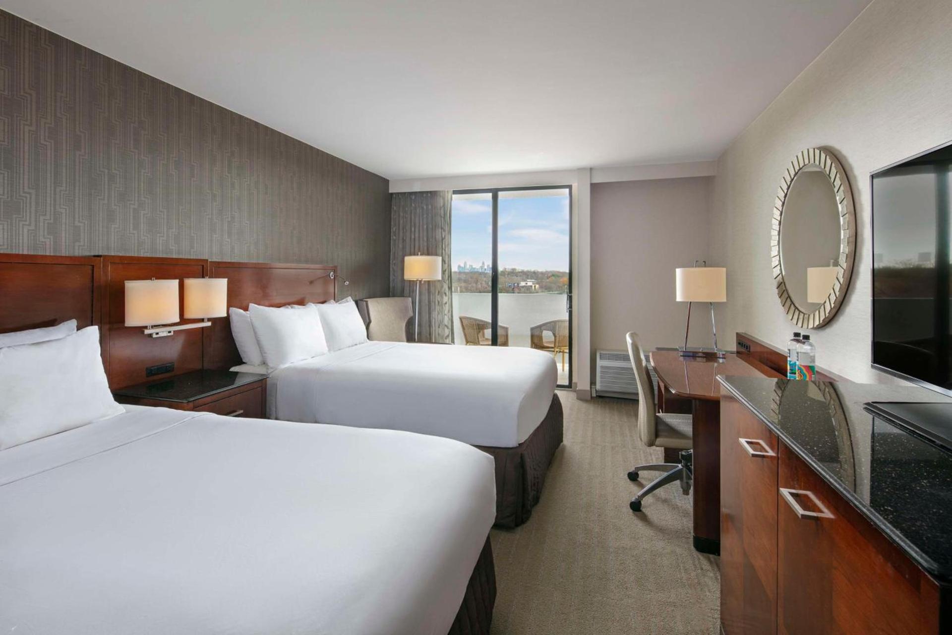 Sonesta Charlotte Lower South End photo 2