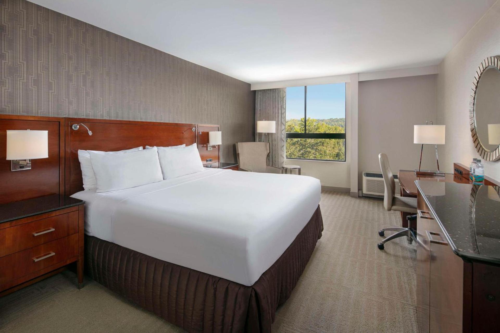 Sonesta Charlotte Lower South End photo 15