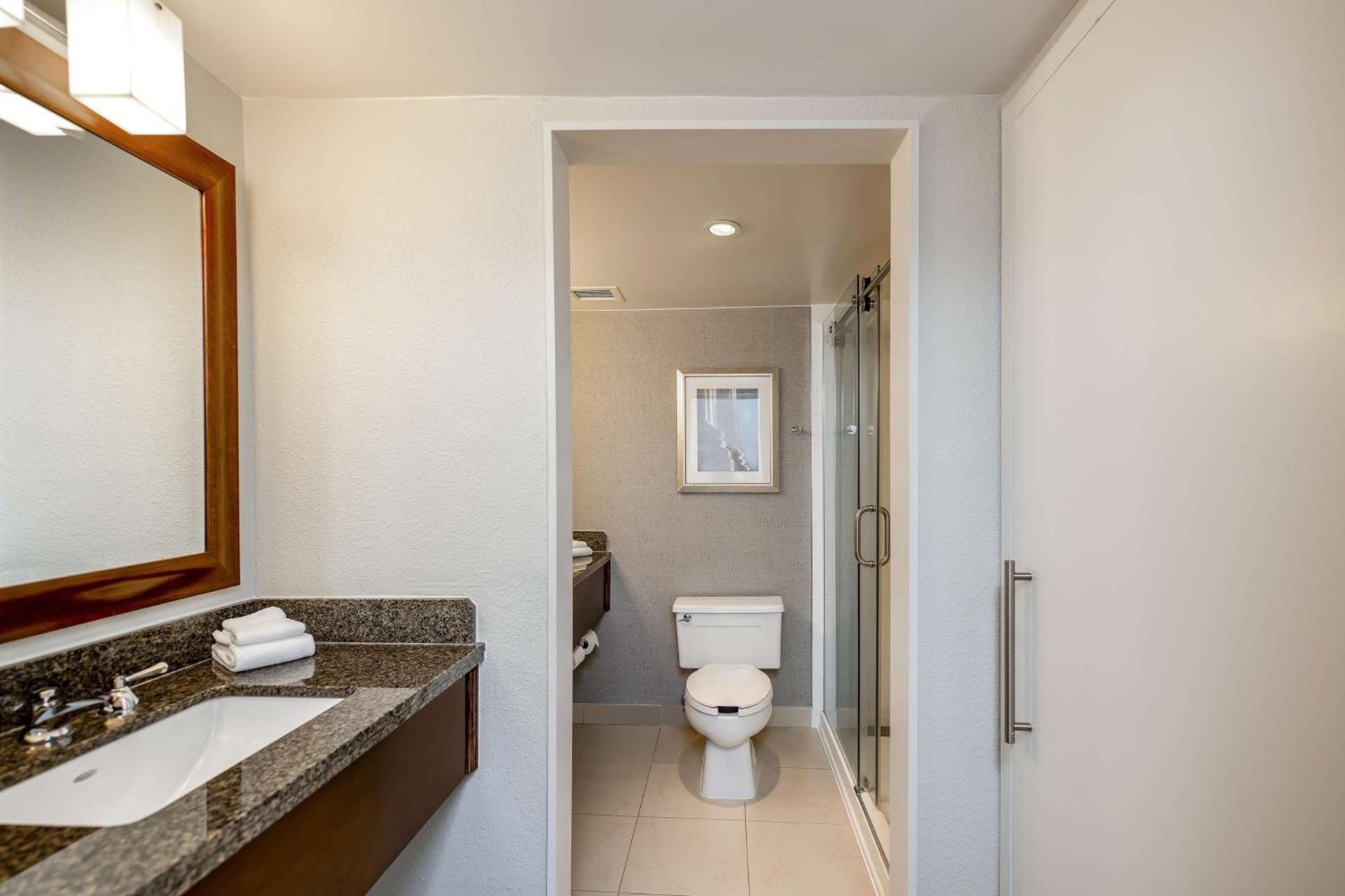 Sonesta Charlotte Lower South End photo 18
