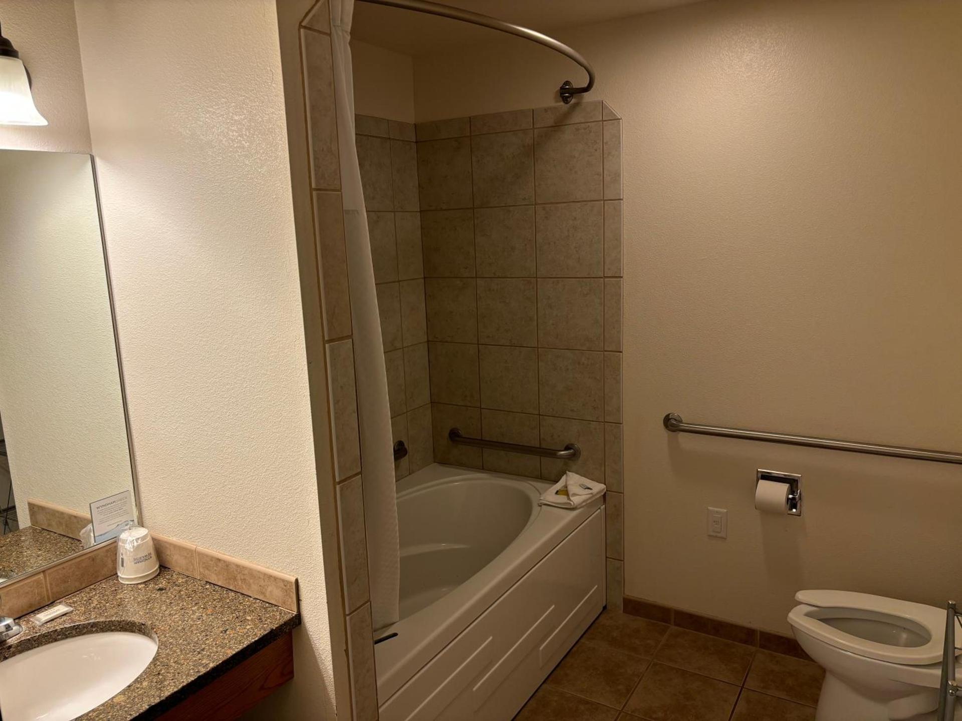 Super 8 by Wyndham Rexburg photo 25