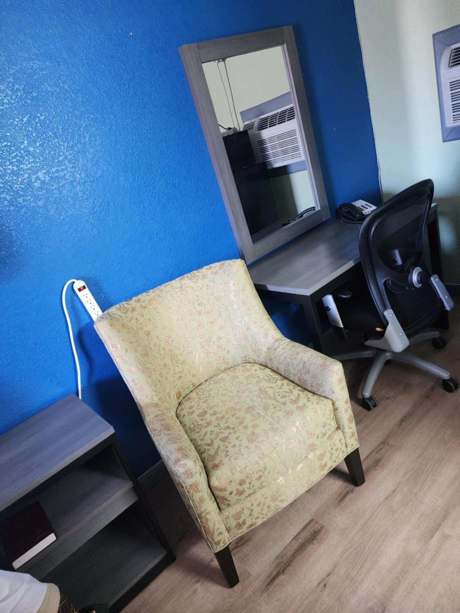 Plaza Motel photo 14