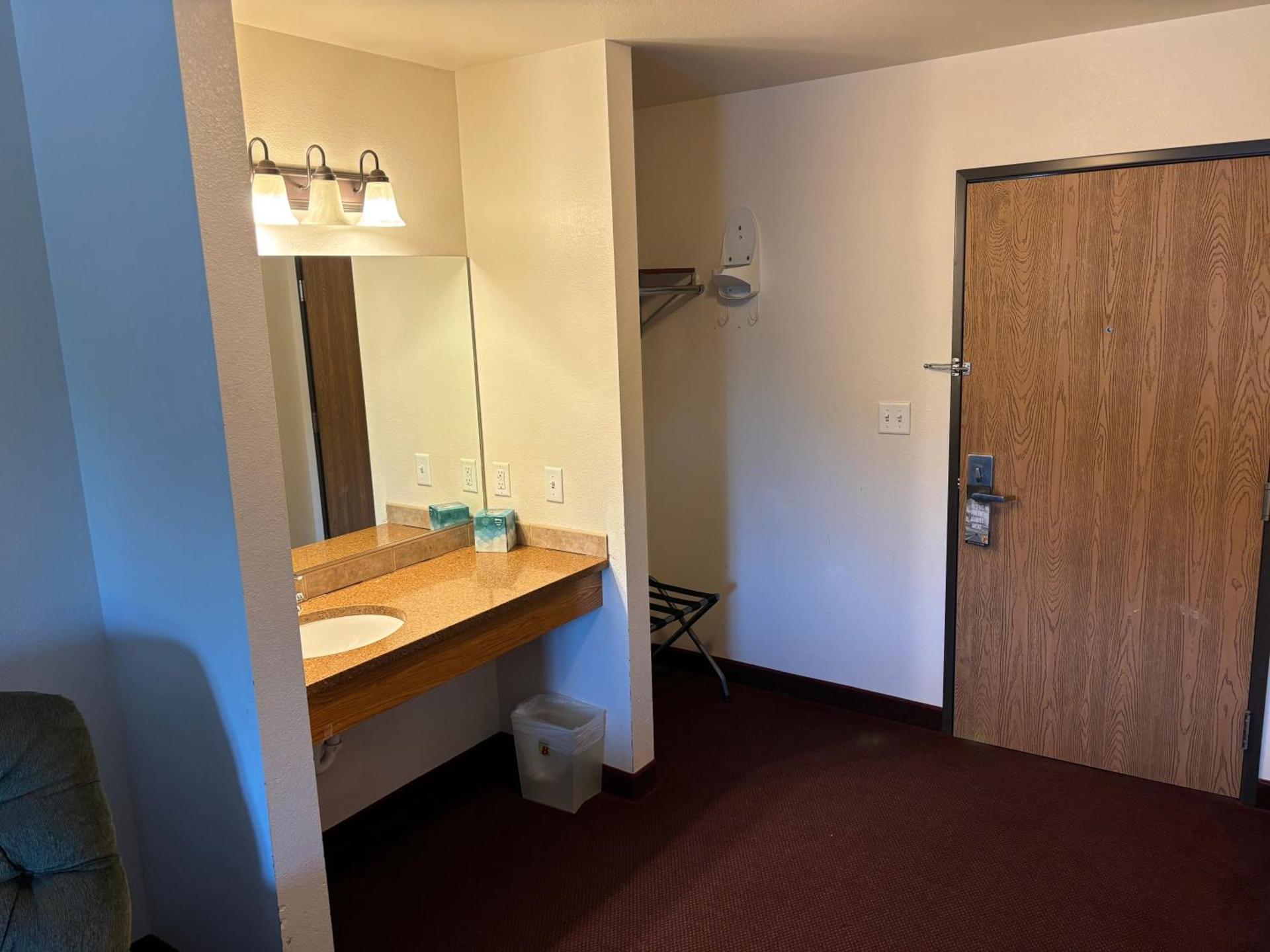 Super 8 by Wyndham Rexburg photo 27