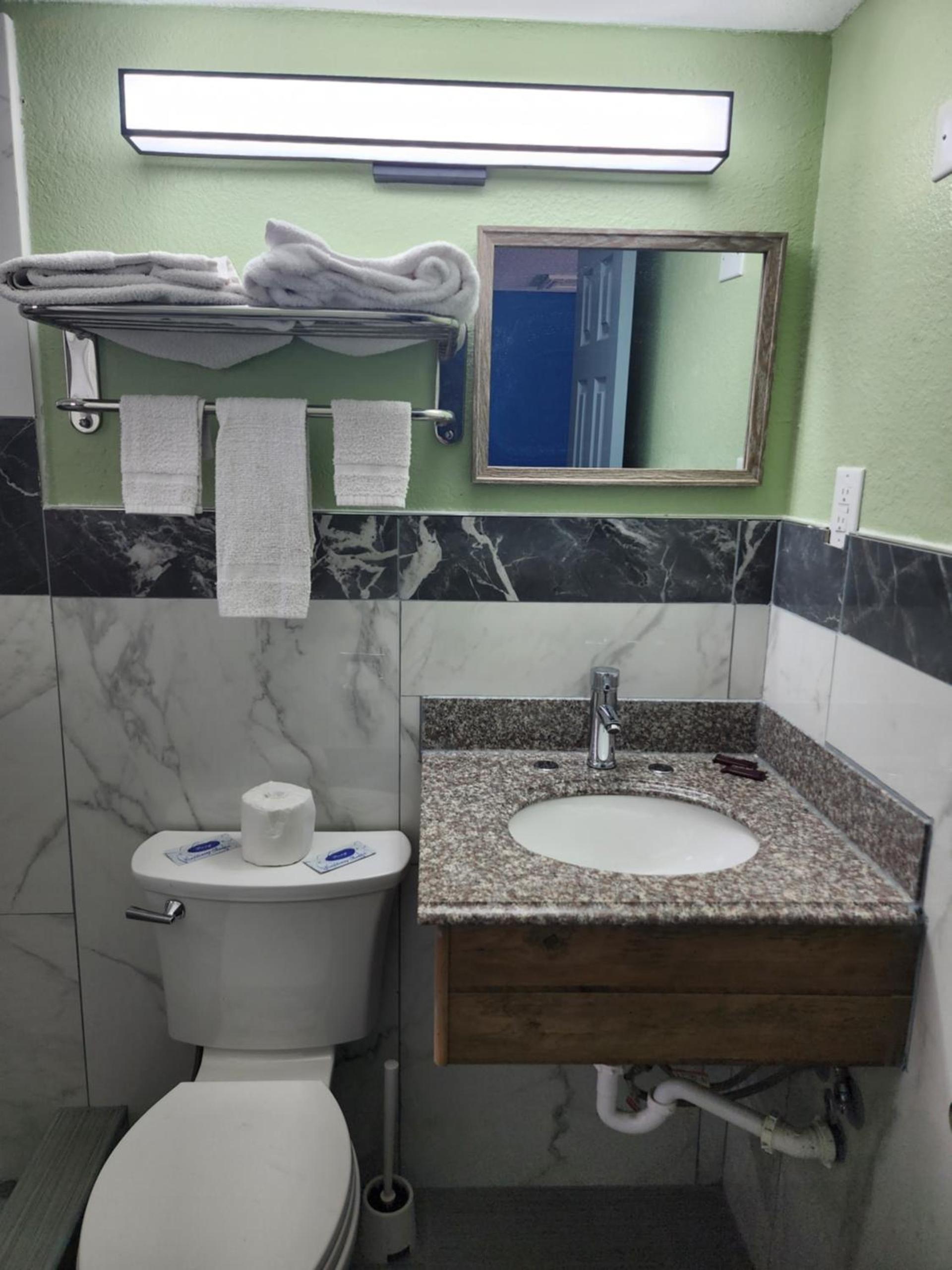 Plaza Motel photo 13