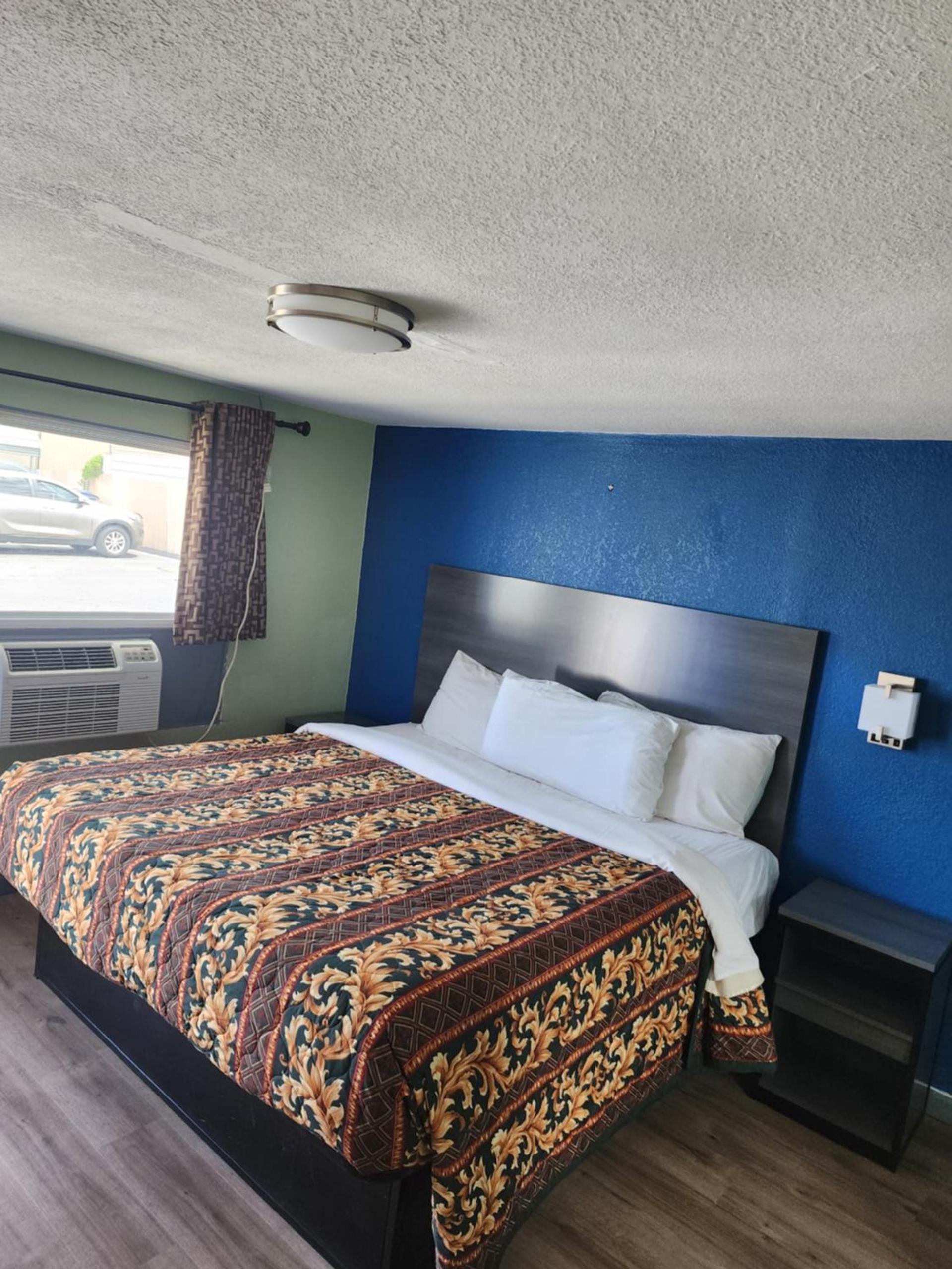 Plaza Motel photo 5