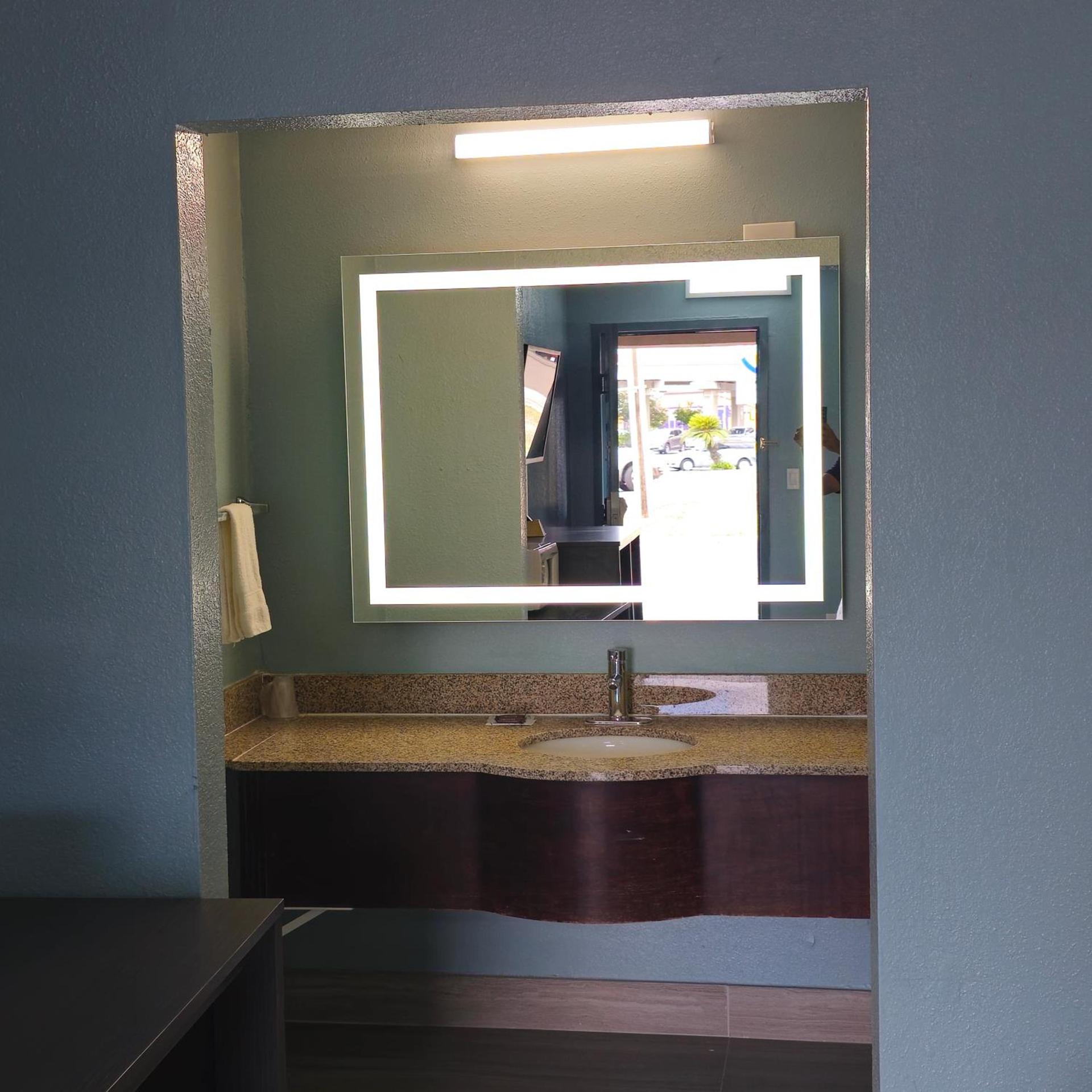 Lone Star Inn & Suites by OYO Harlingen TX photo 7