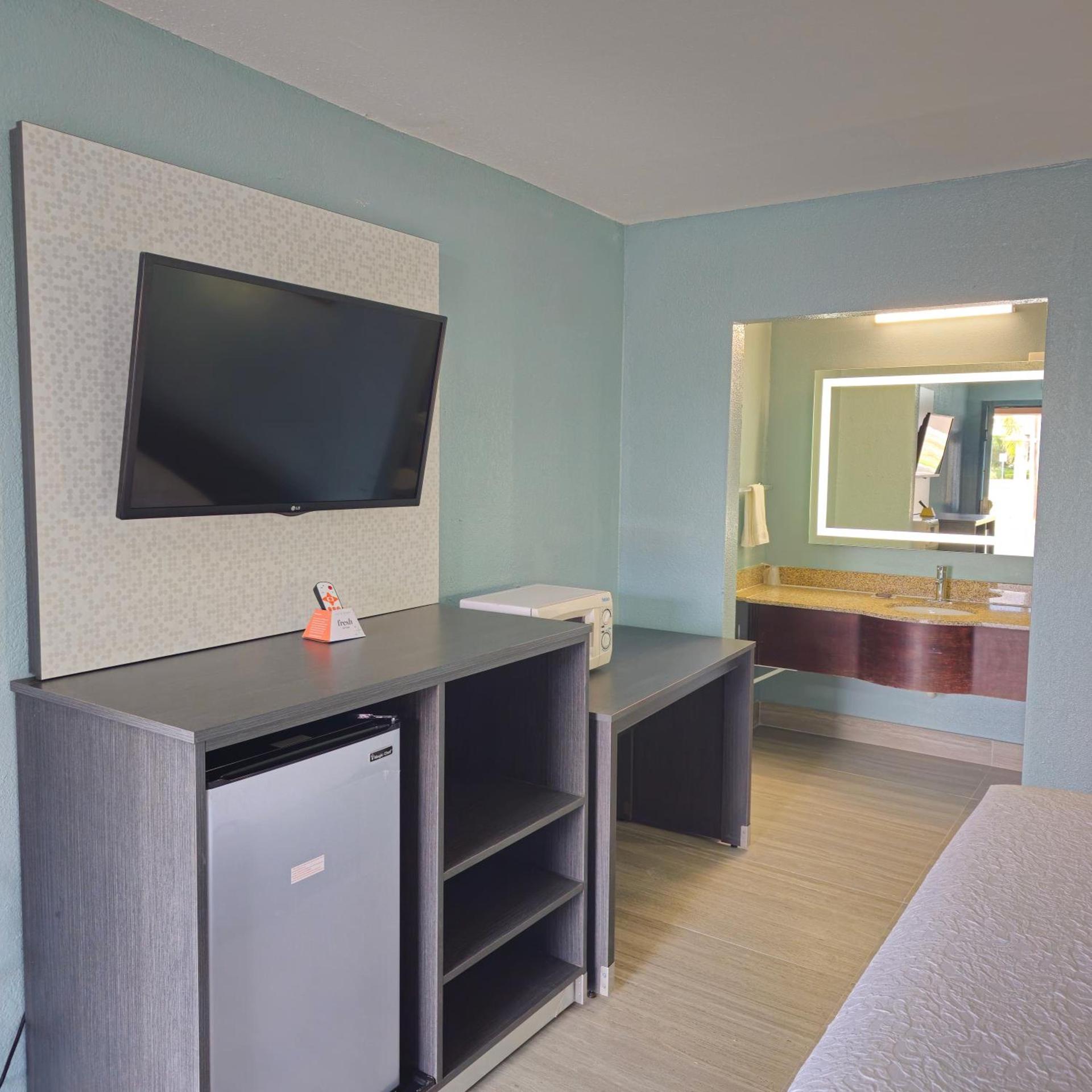 Lone Star Inn & Suites by OYO Harlingen TX photo 13