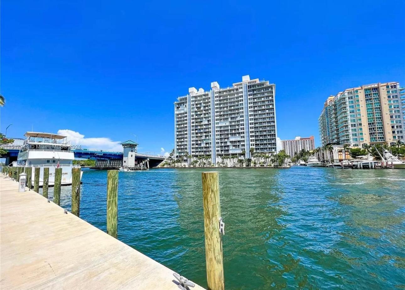GalleryOne Doubletree Hilton GC Turtle Cove photo 13