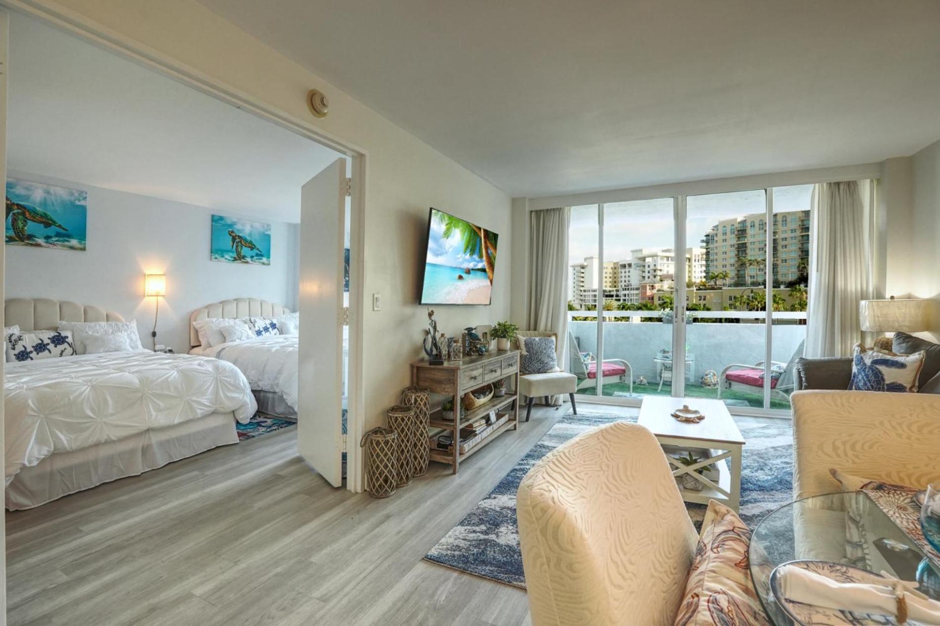 GalleryOne Doubletree Hilton GC Turtle Cove photo 16