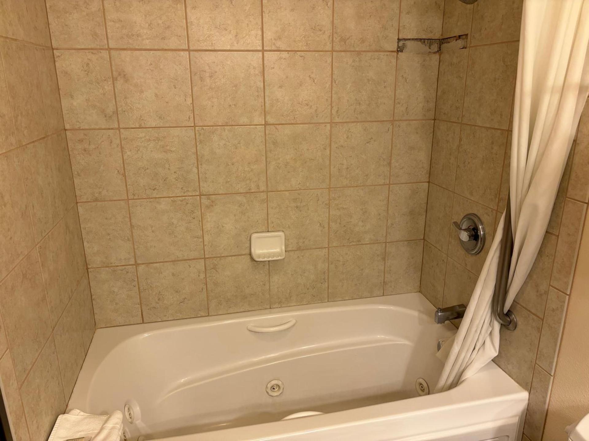 Super 8 by Wyndham Rexburg photo 36