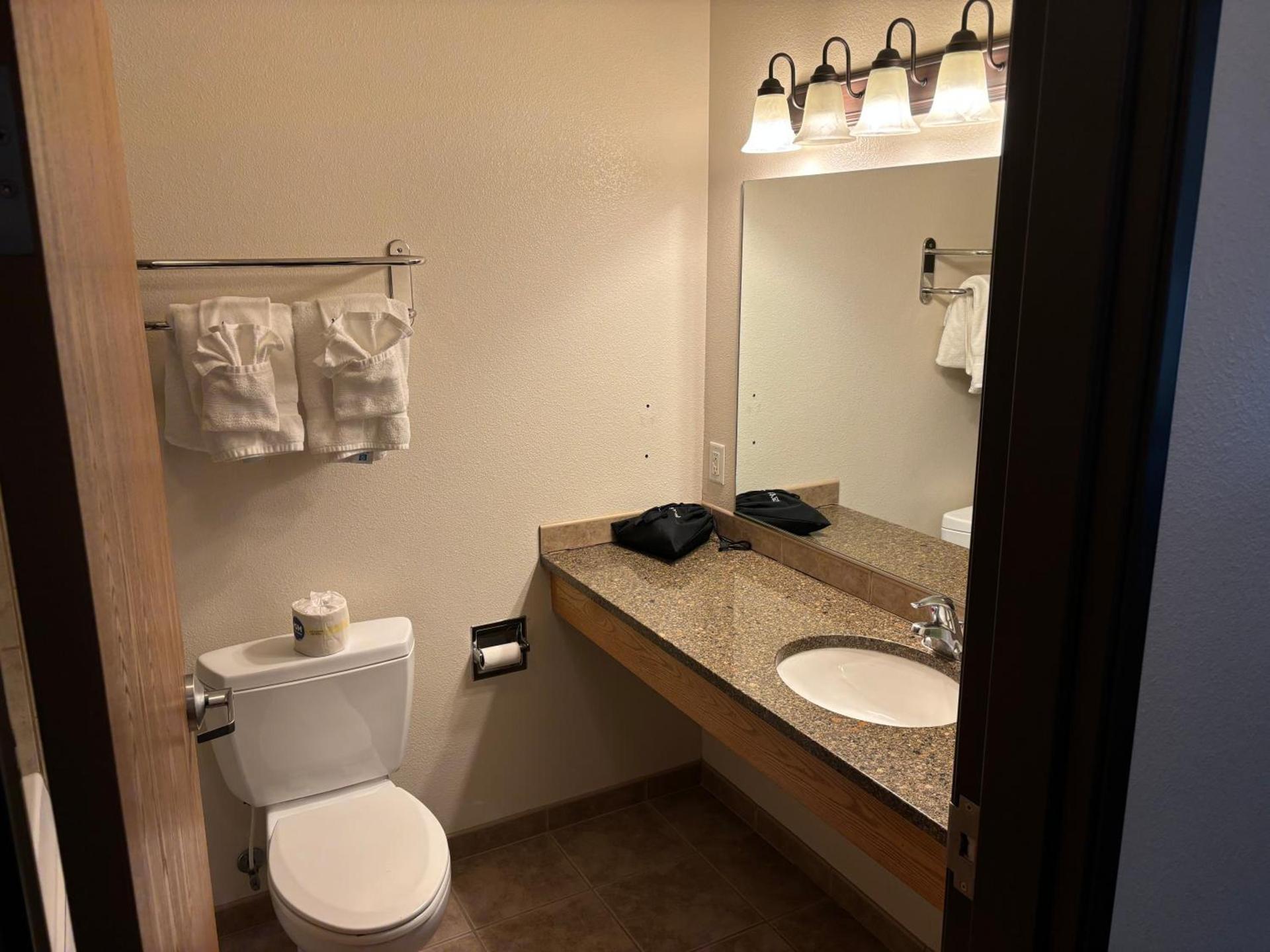 Super 8 by Wyndham Rexburg photo 35