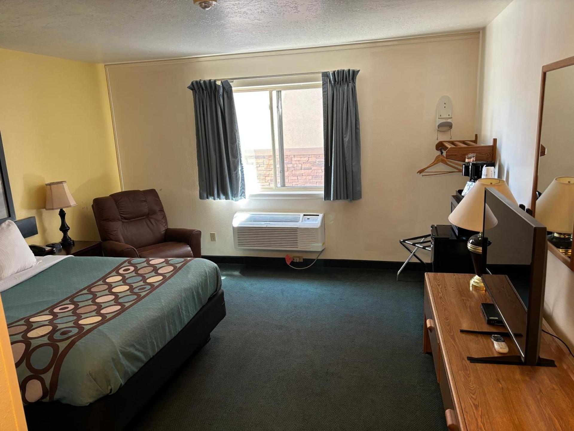 Super 8 by Wyndham Rexburg photo 38