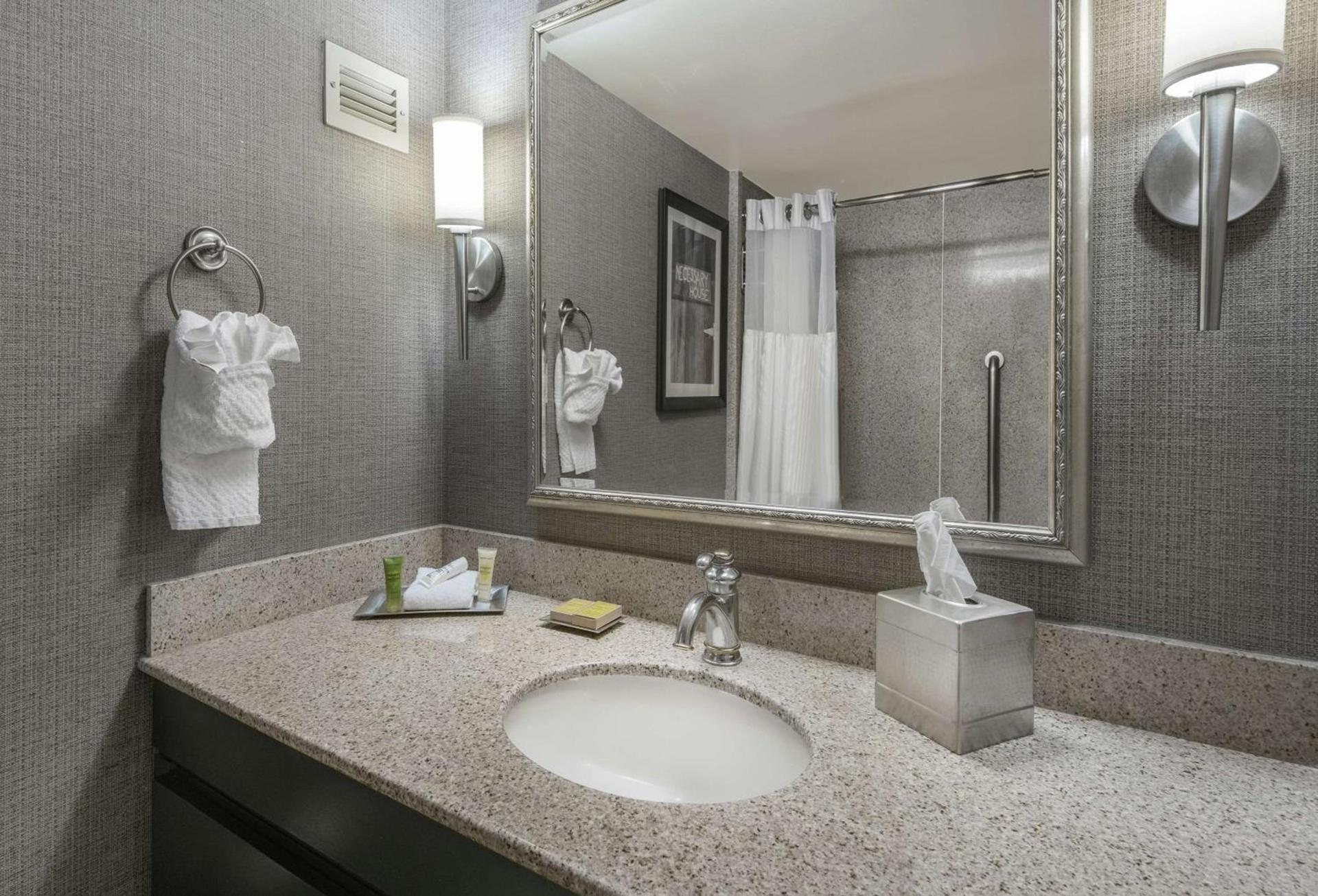 Hilton College Station & Conference Center photo 91