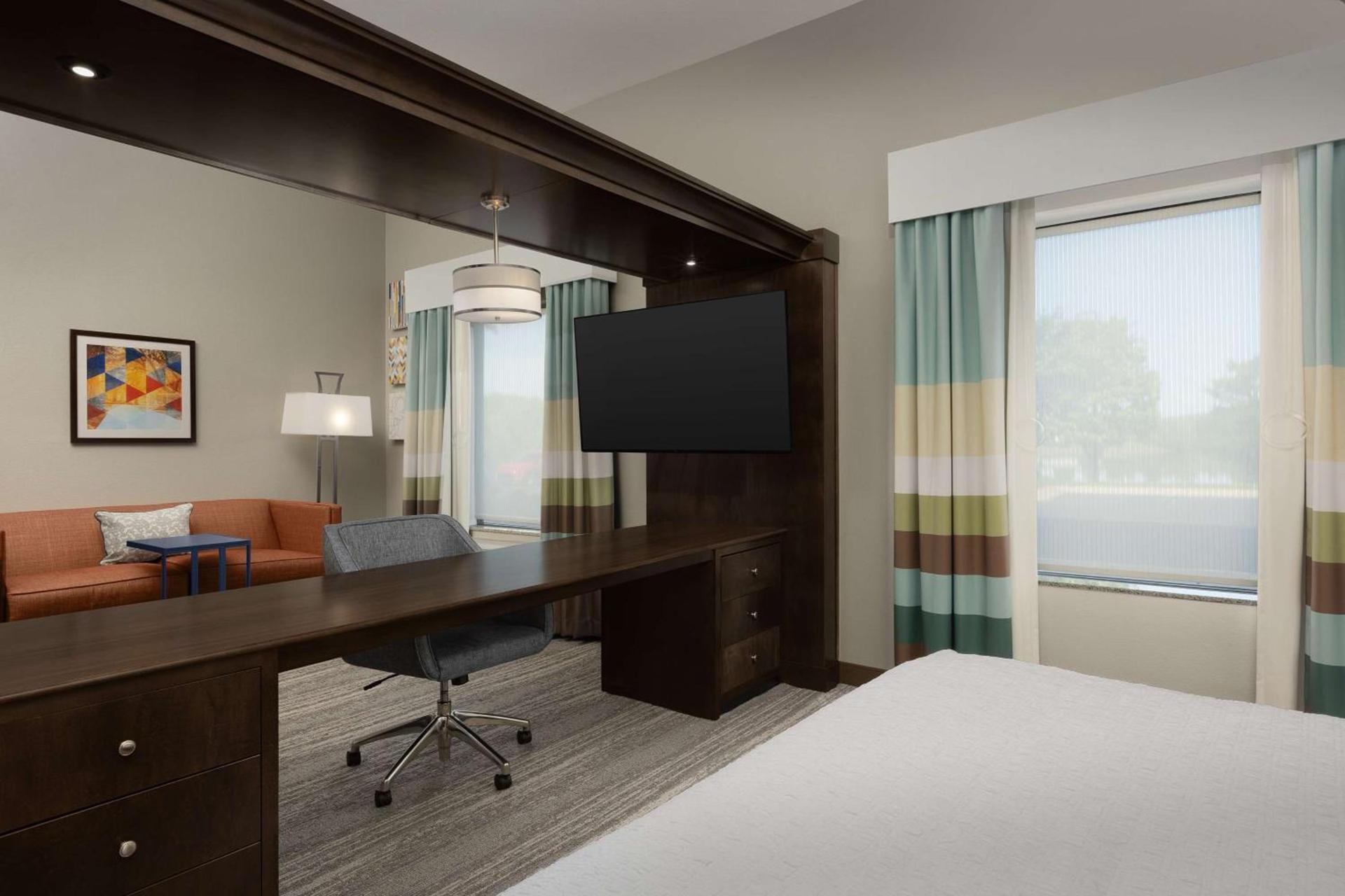 Hampton Inn & Suites Huntsville Research Park Area photo 11