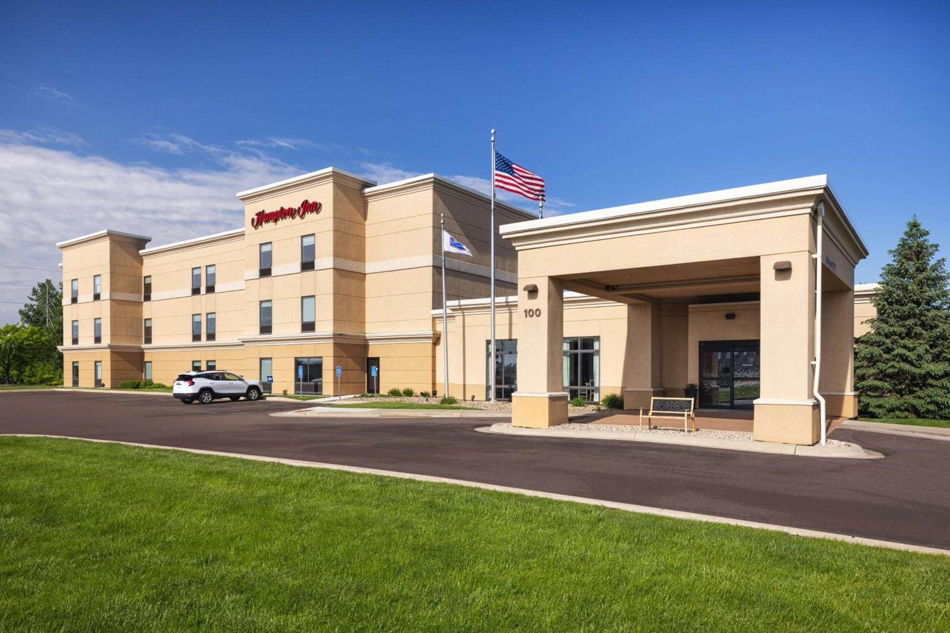 Hampton Inn Fairmont photo 1