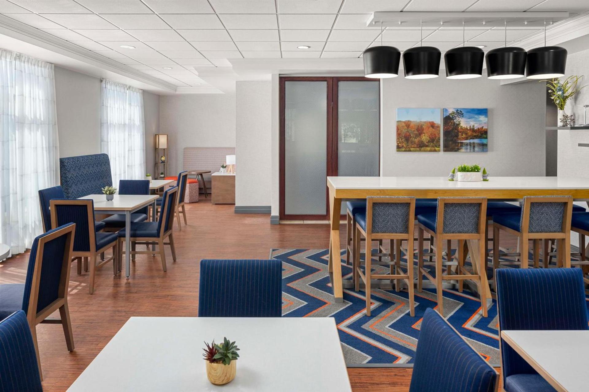 Hampton Inn Fairmont photo 7