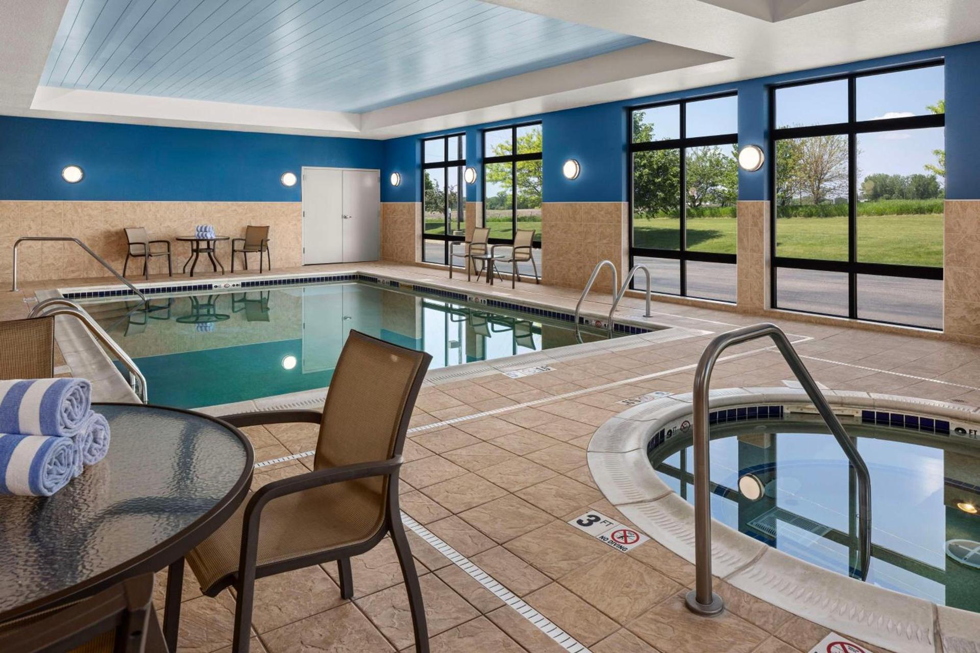 Hampton Inn Fairmont photo 10