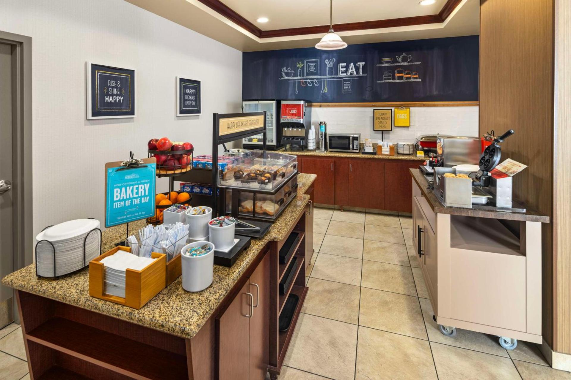 Hampton Inn Fairmont photo 11