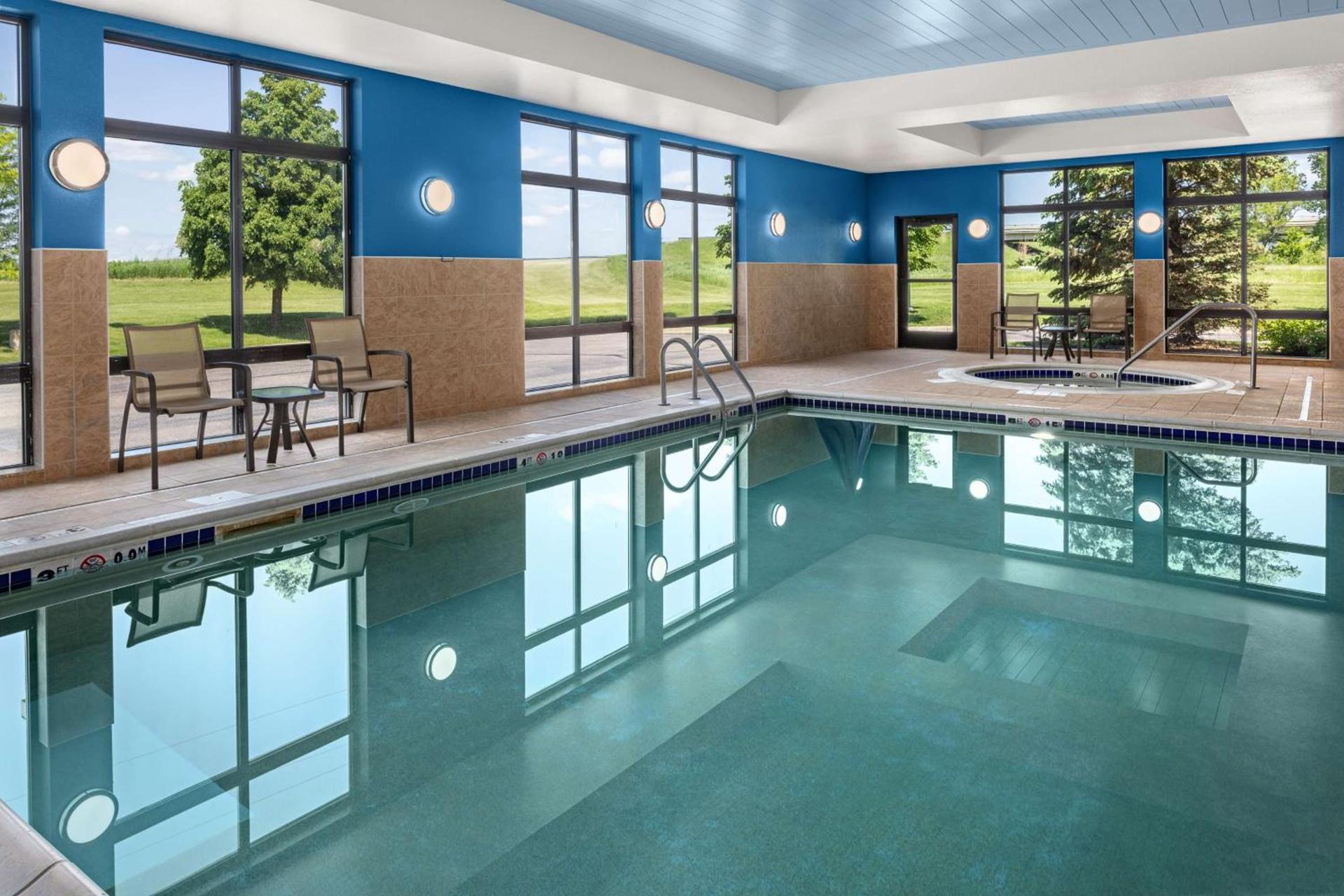 Hampton Inn Fairmont photo 9
