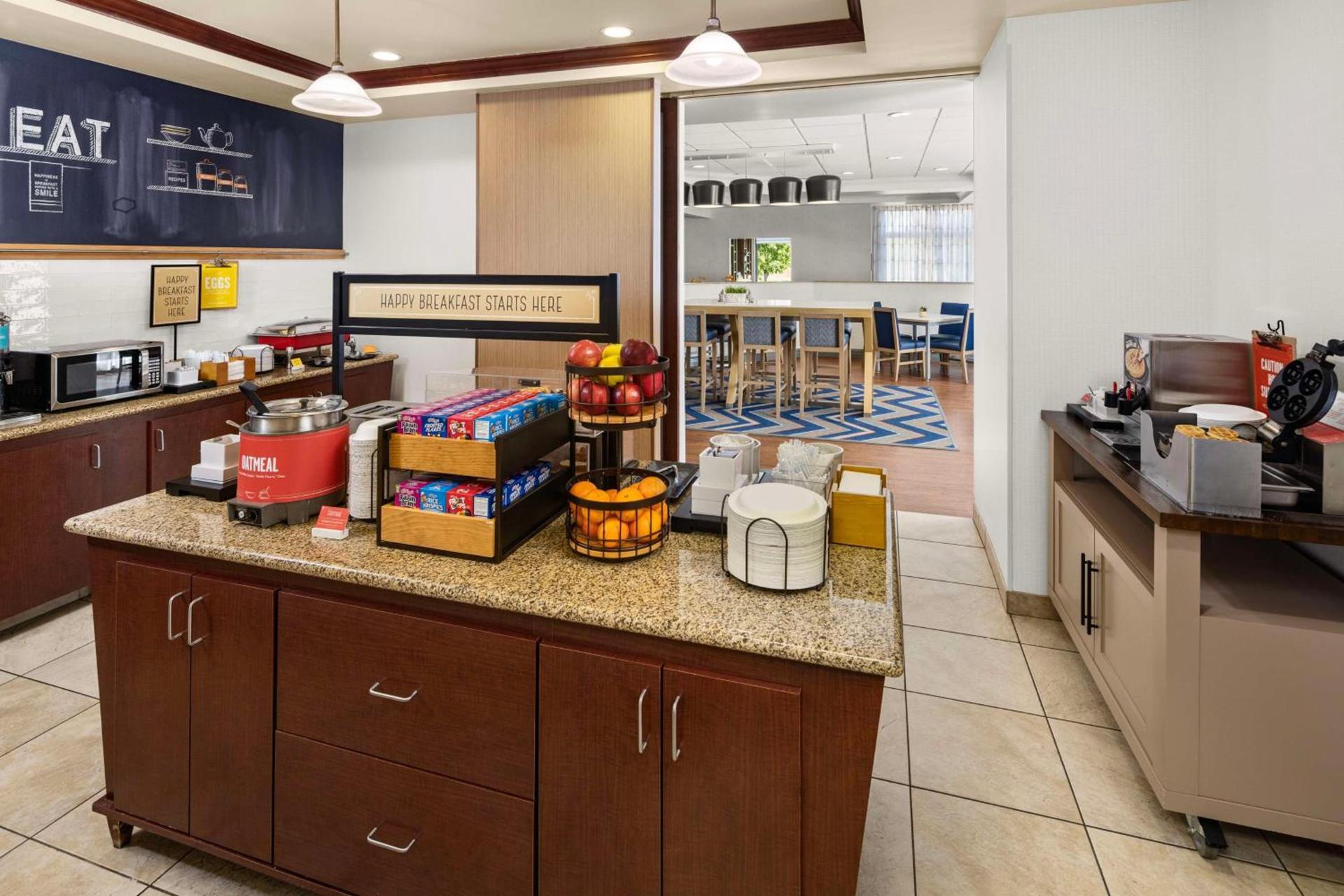 Hampton Inn Fairmont photo 13