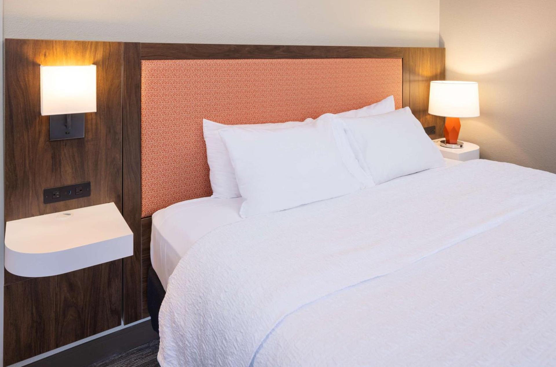 Hampton Inn Fairmont photo 16