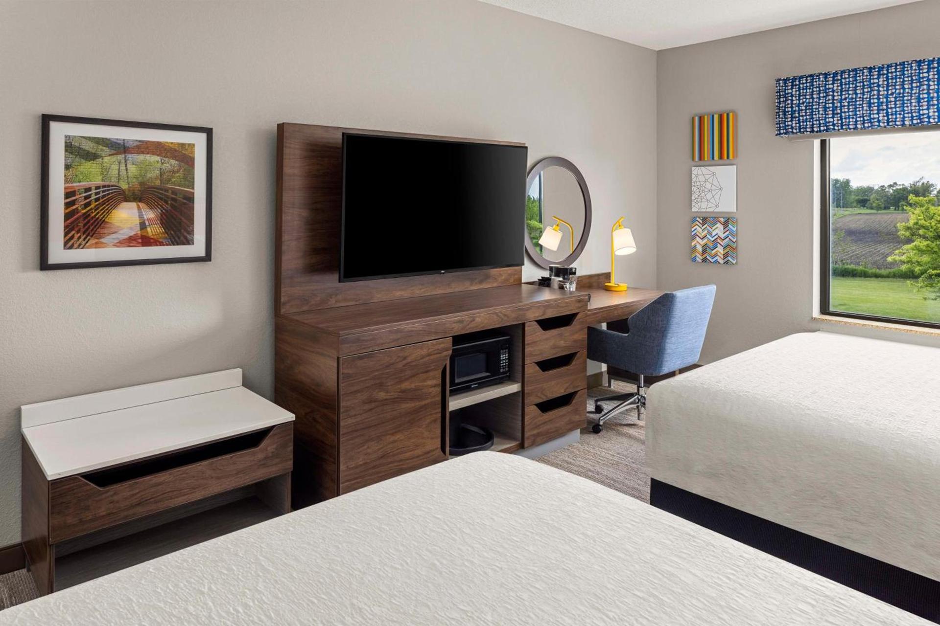 Hampton Inn Fairmont photo 18