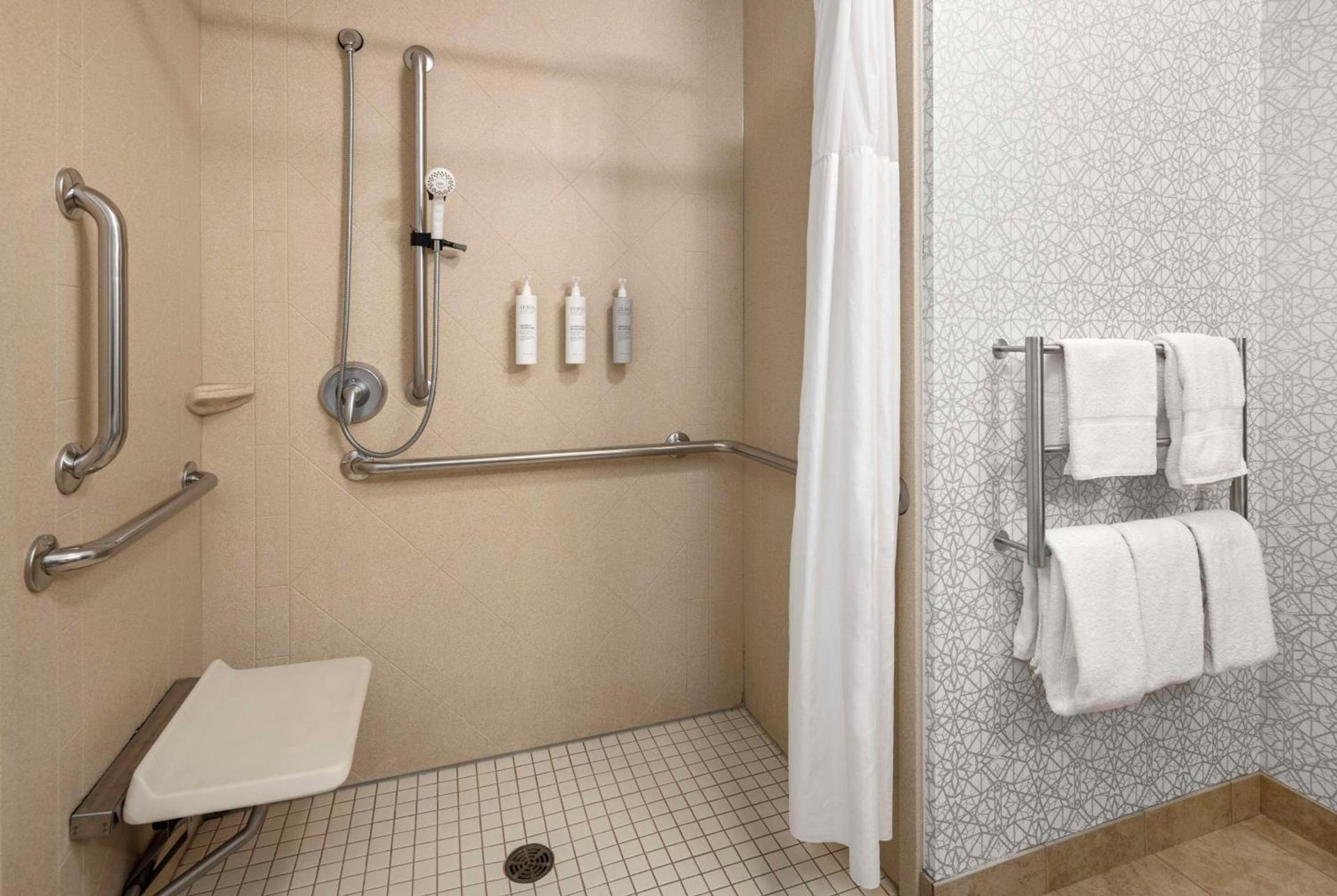 Hampton Inn Fairmont photo 19