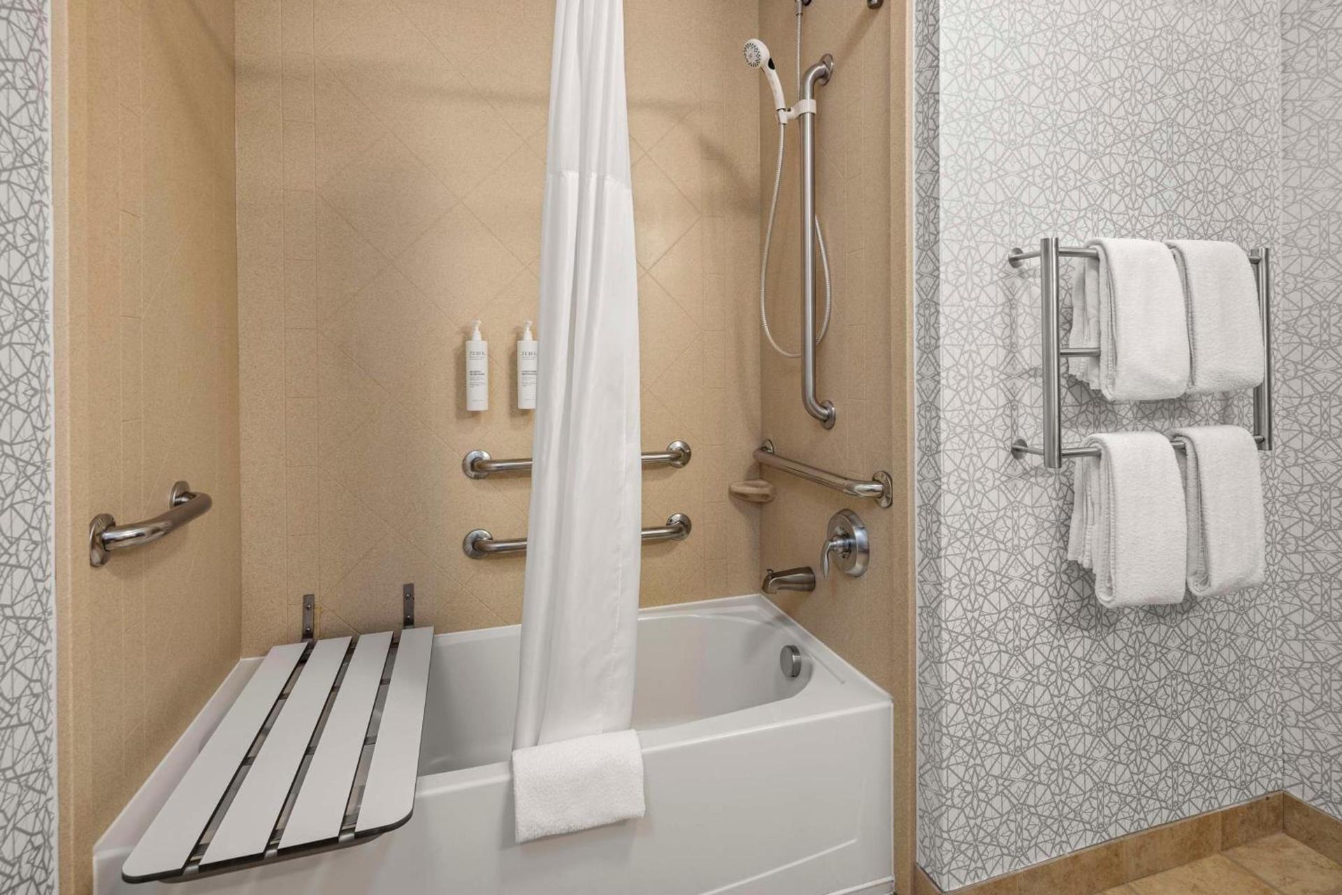 Hampton Inn Fairmont photo 20