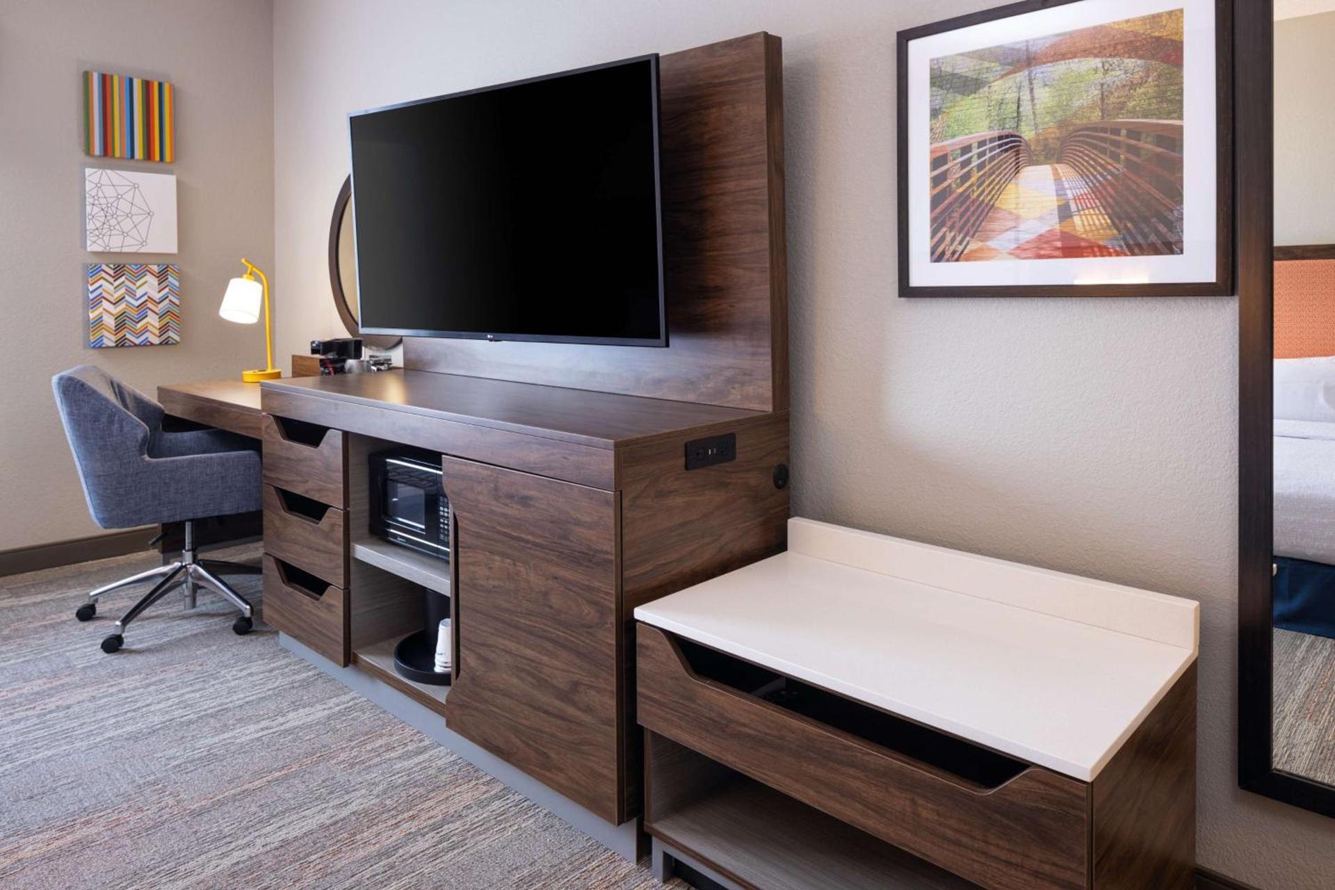 Hampton Inn Fairmont photo 24