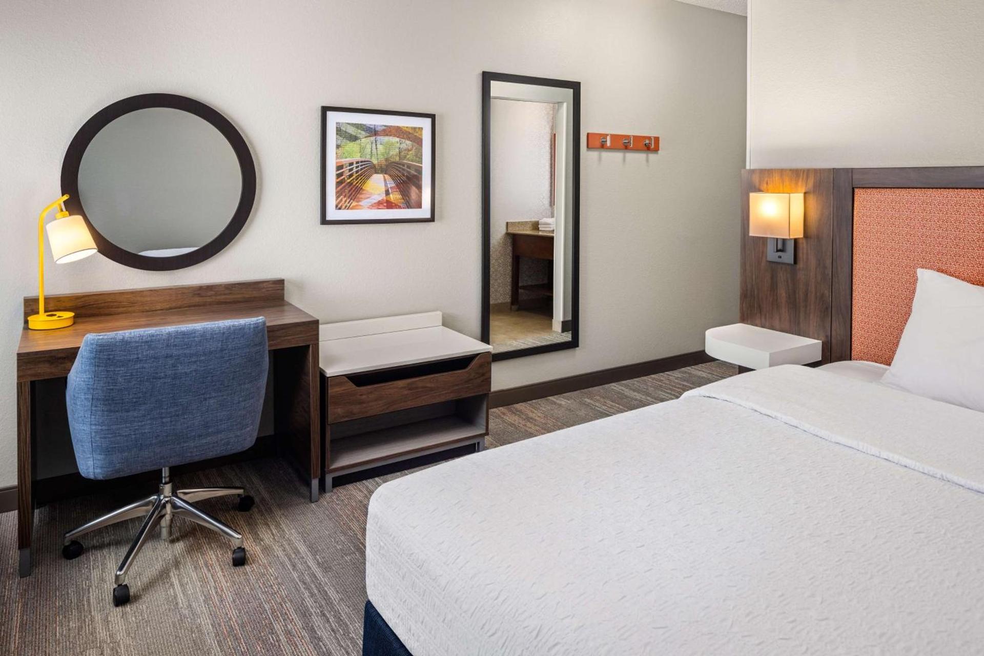 Hampton Inn Fairmont photo 22